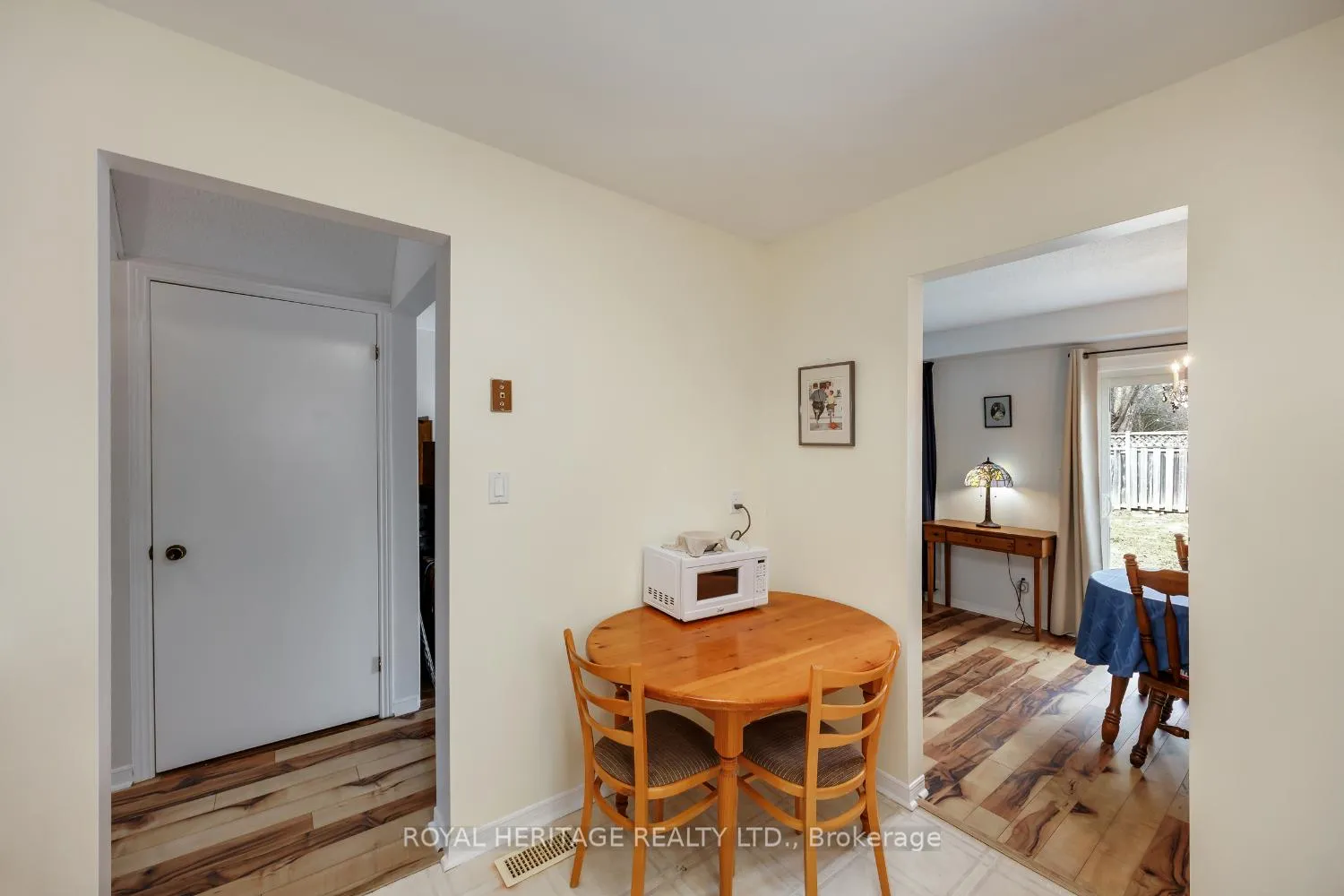 Photo 13 of 830 Castlegrove Avenue, Oshawa, McLaughlin — HOMEH