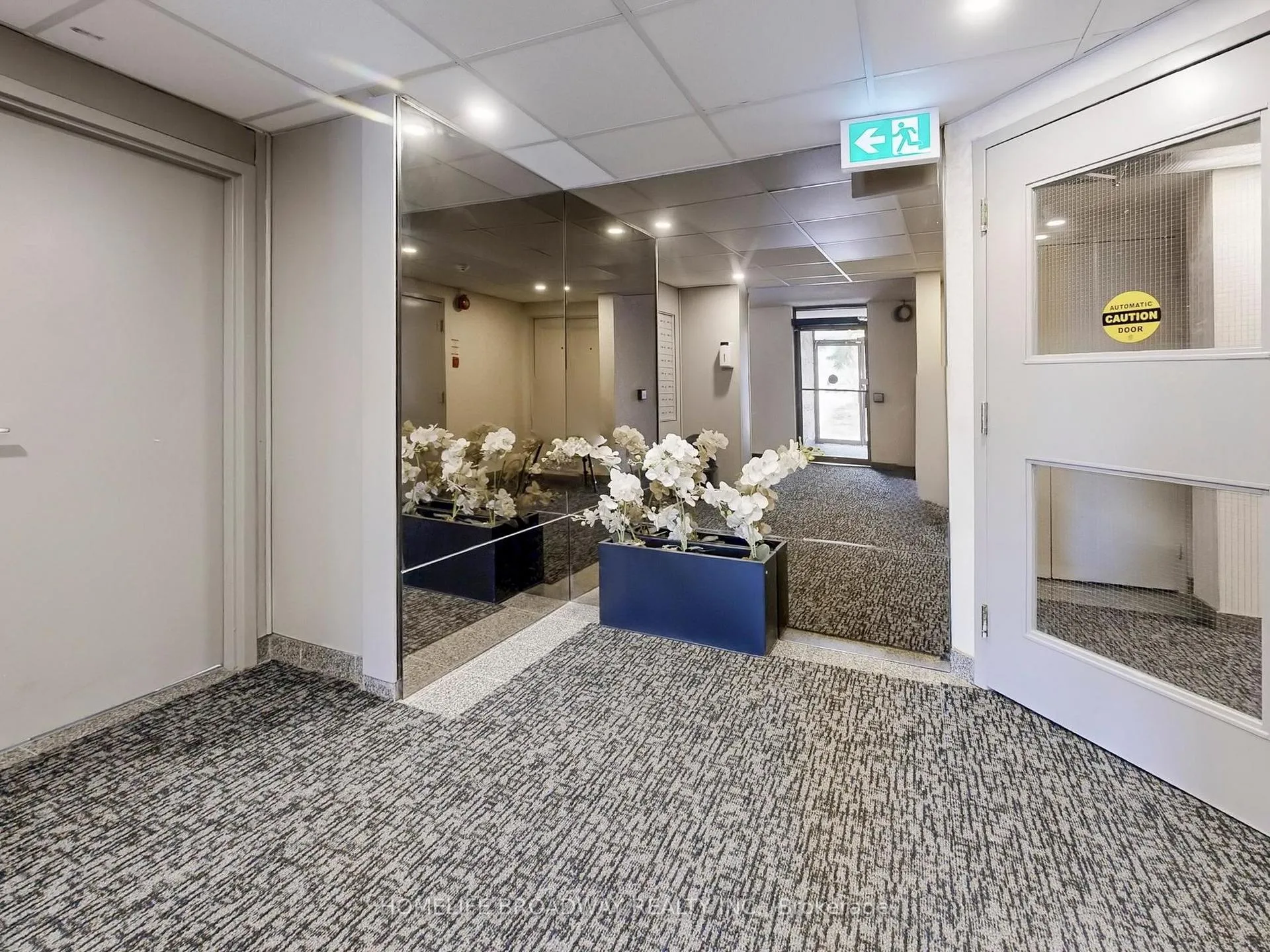 Photo 3 of Unit 504, 7451 Yonge Street, Markham, Thornhill — HOMEH