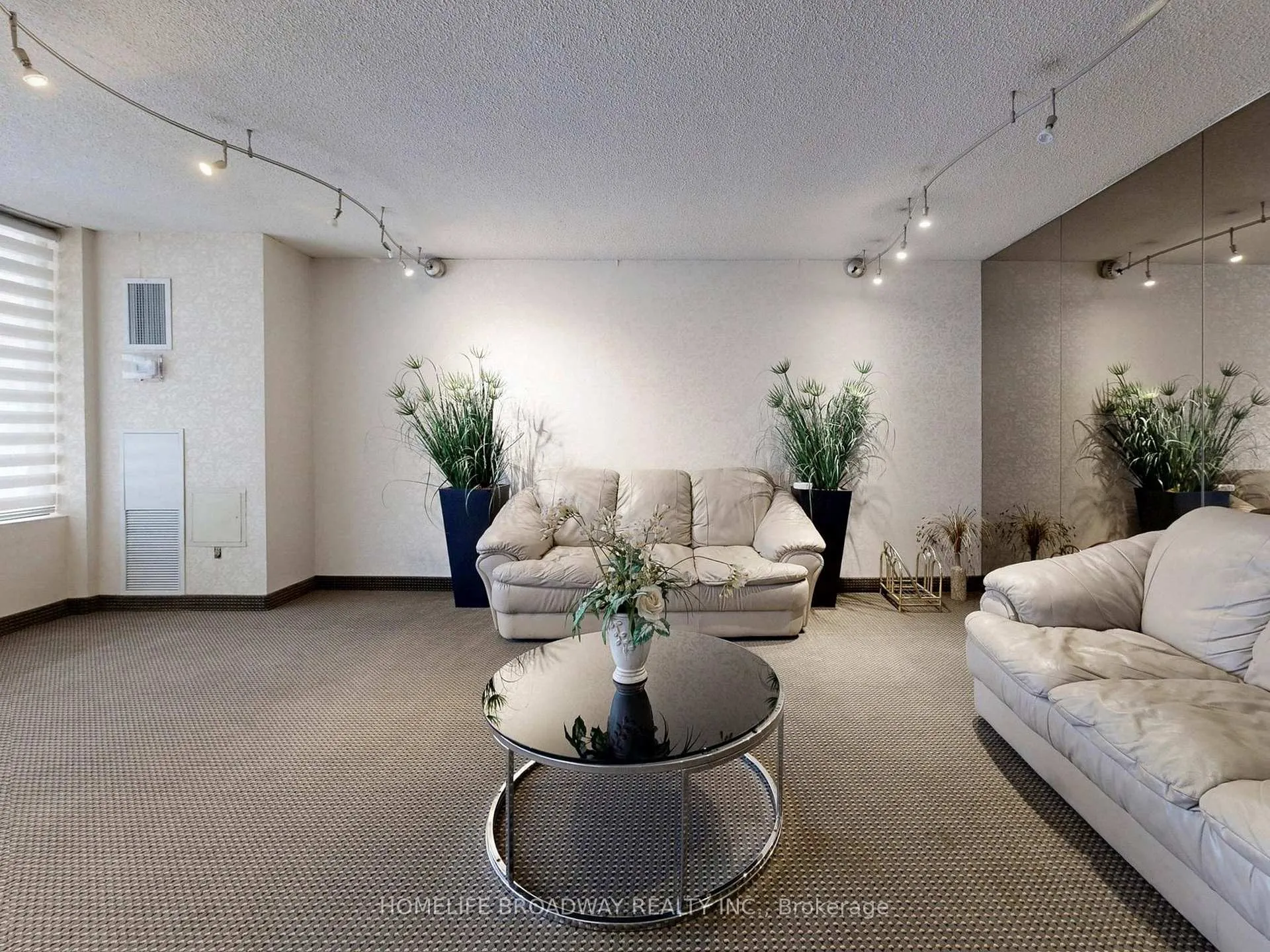 Photo 4 of Unit 504, 7451 Yonge Street, Markham, Thornhill — HOMEH