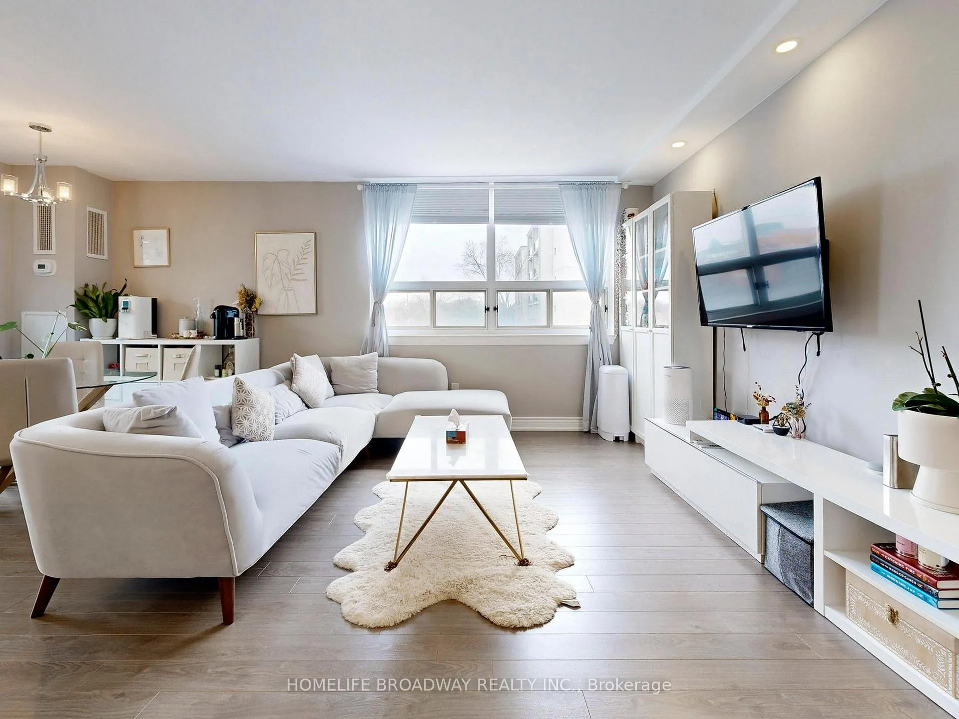 Photo 8 of Unit 504, 7451 Yonge Street, Markham, Thornhill — HOMEH