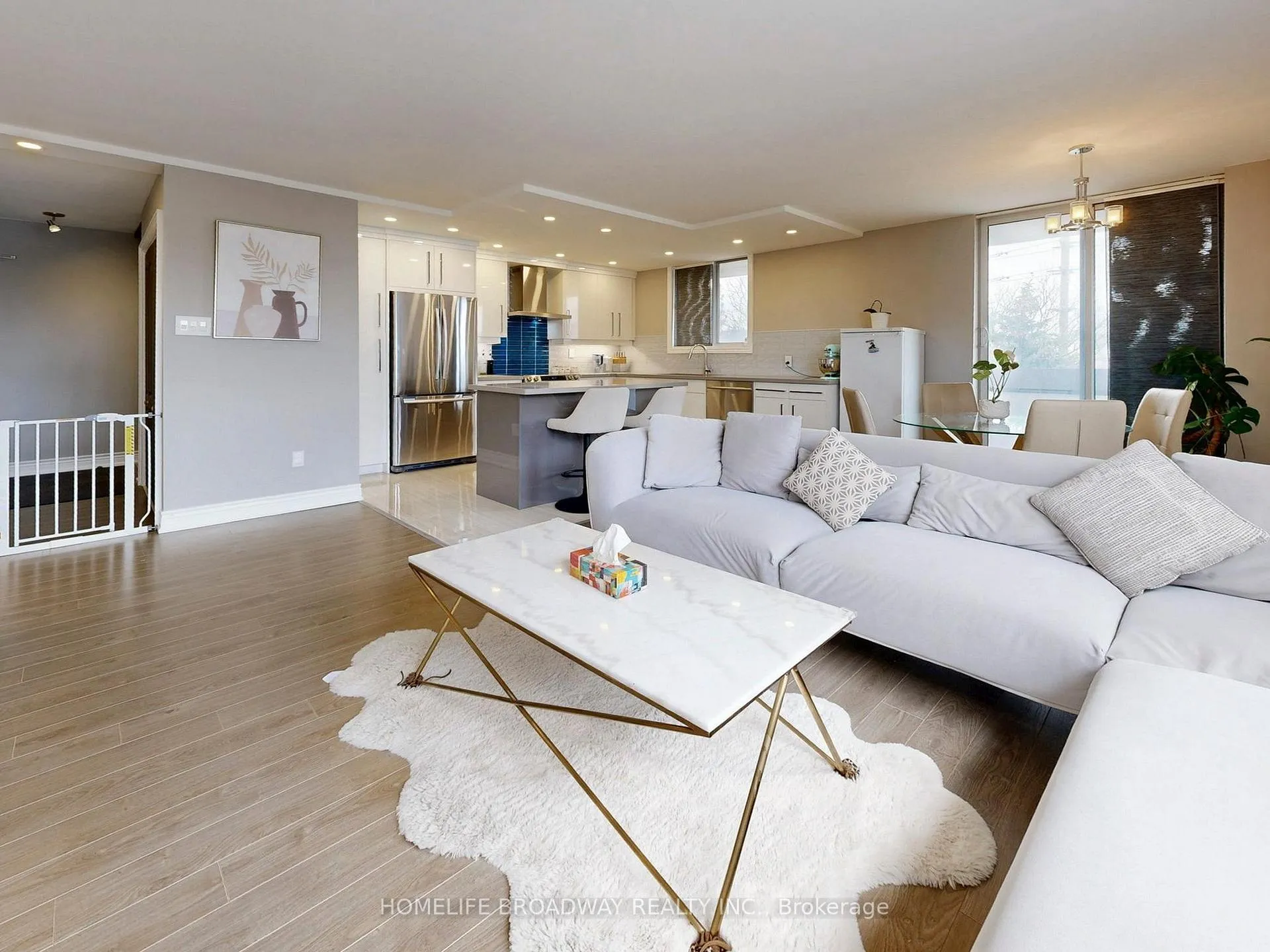 Photo 9 of Unit 504, 7451 Yonge Street, Markham, Thornhill — HOMEH
