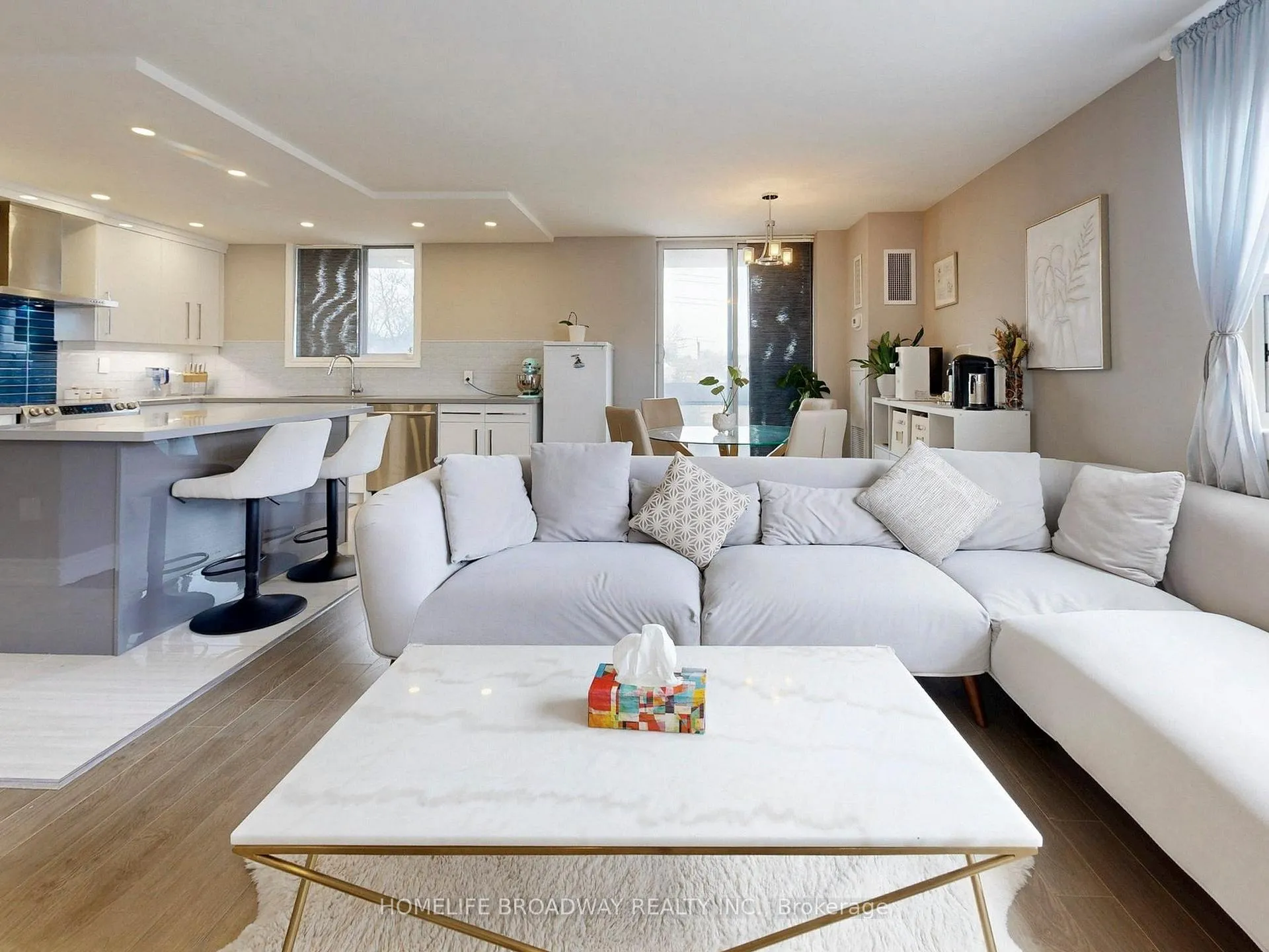 Photo 10 of Unit 504, 7451 Yonge Street, Markham, Thornhill — HOMEH