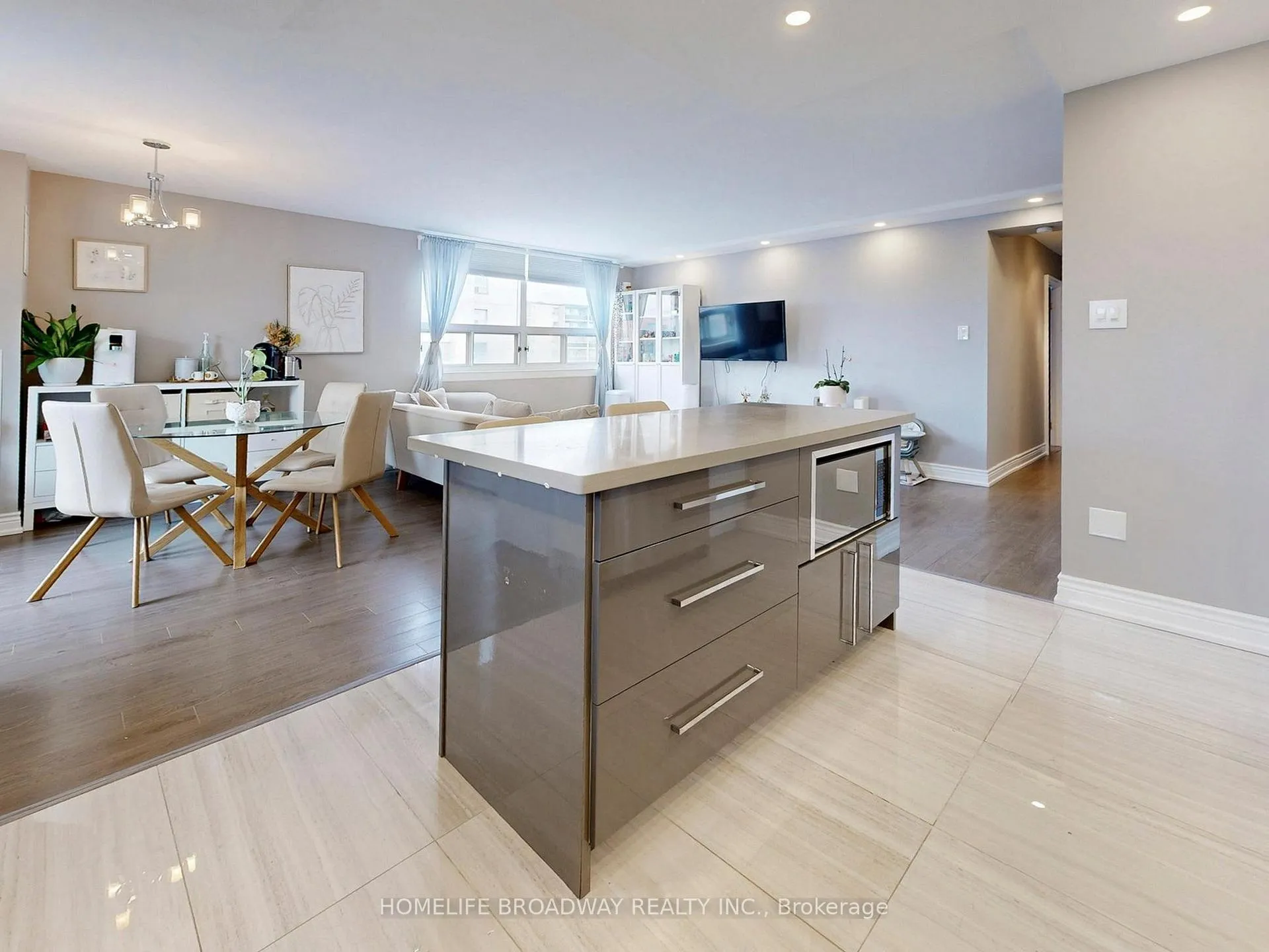 Photo 13 of Unit 504, 7451 Yonge Street, Markham, Thornhill — HOMEH