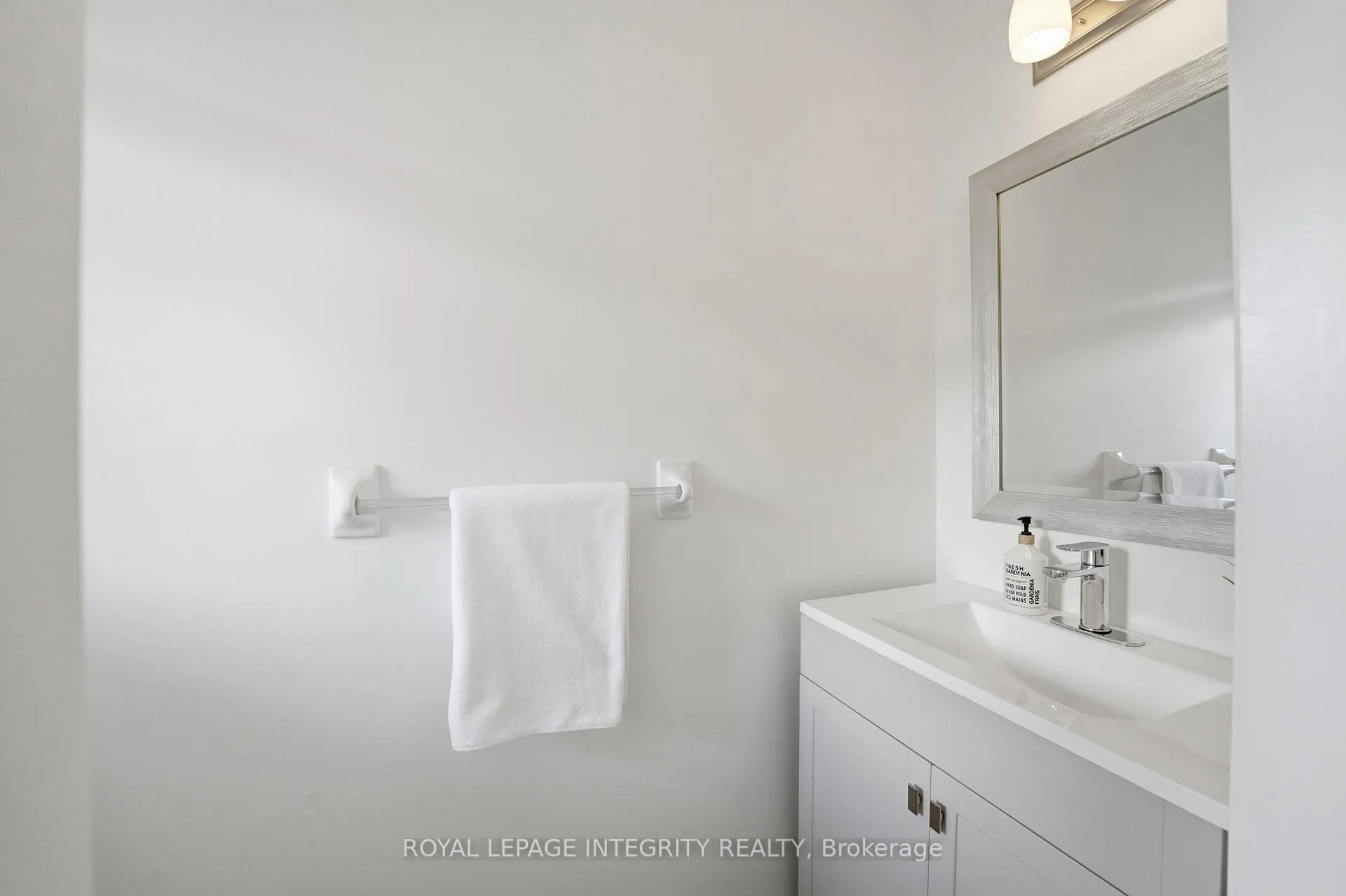 Photo 4 of 260 Deerfox Drive, Ottawa, Barrhaven - Longfields — HOMEH