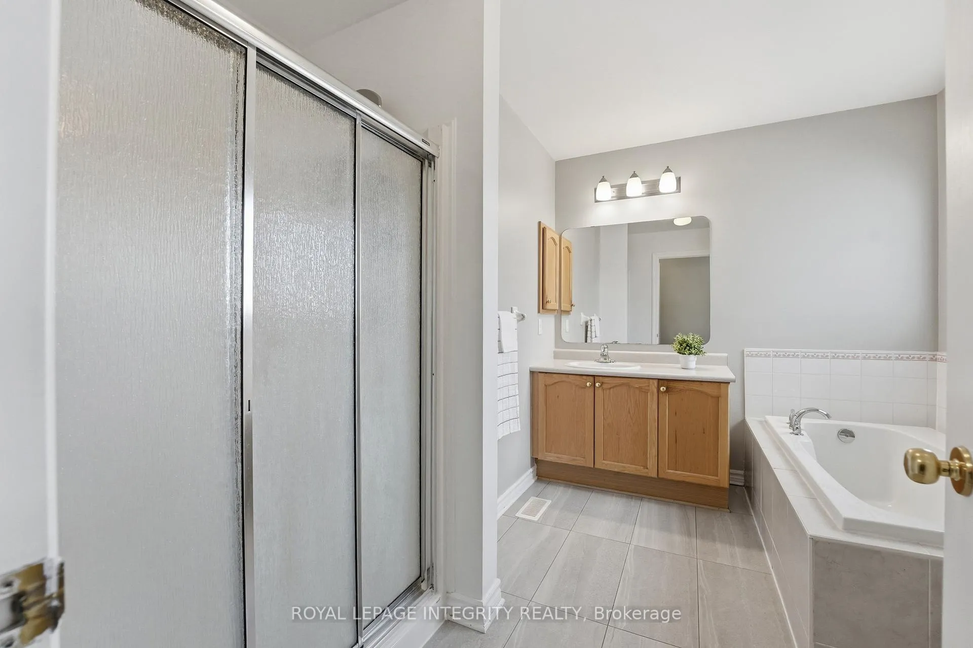 Photo 25 of 260 Deerfox Drive, Ottawa, Barrhaven - Longfields — HOMEH