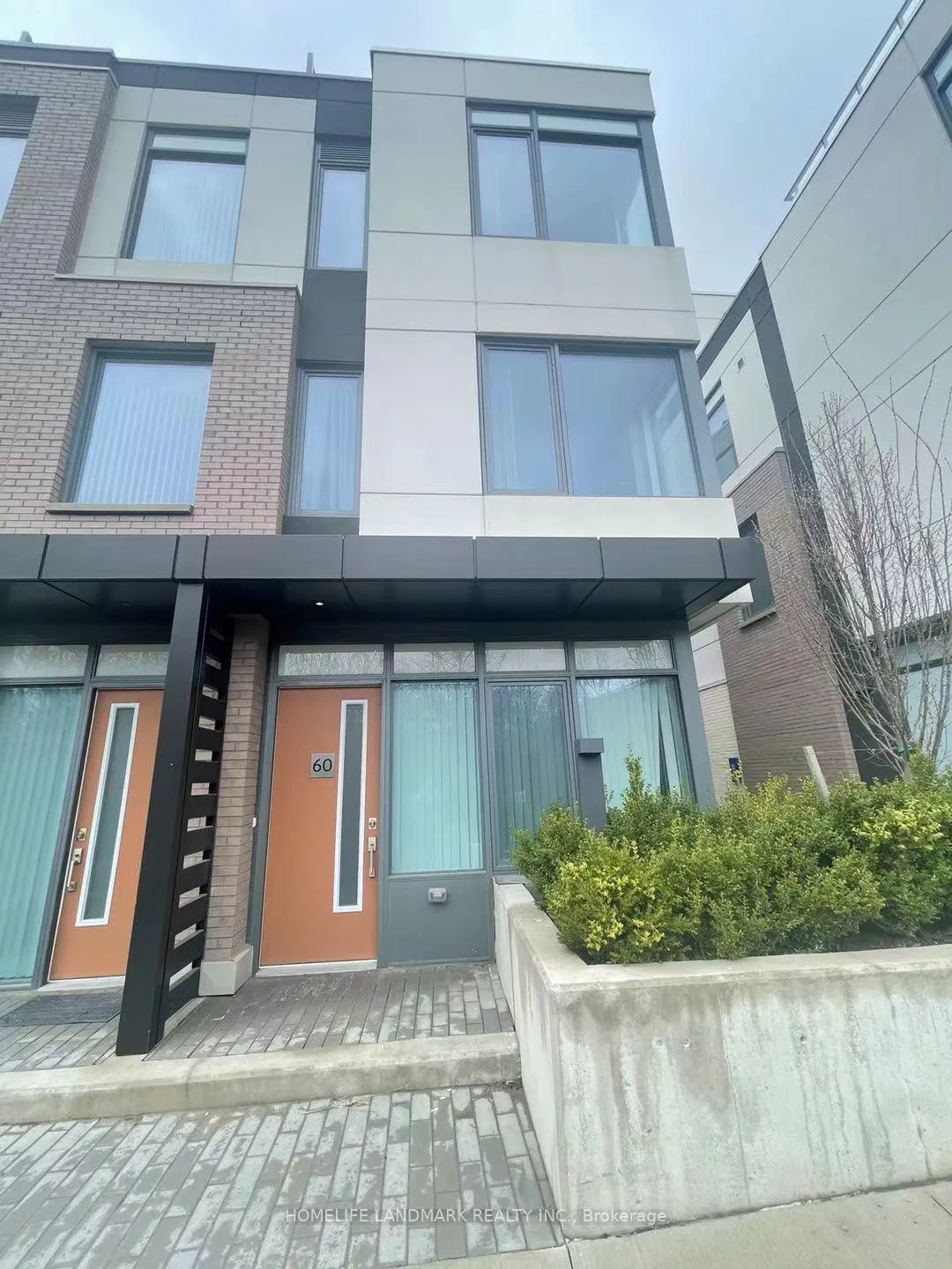 Photo 1 of Unit Th 60, 1060 Portage Parkway, Vaughan, Concord — HOMEH