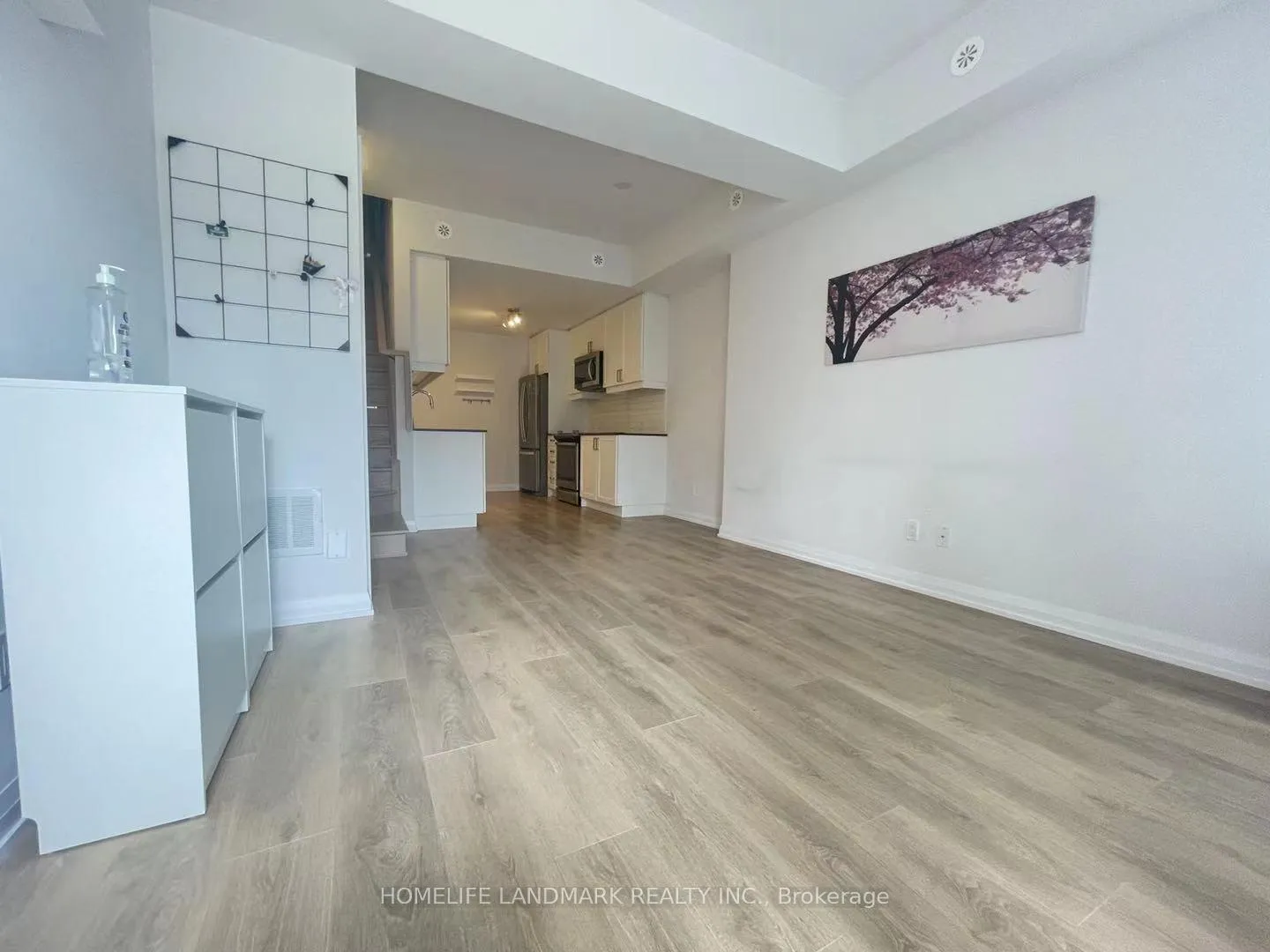Photo 2 of Unit Th 60, 1060 Portage Parkway, Vaughan, Concord — HOMEH