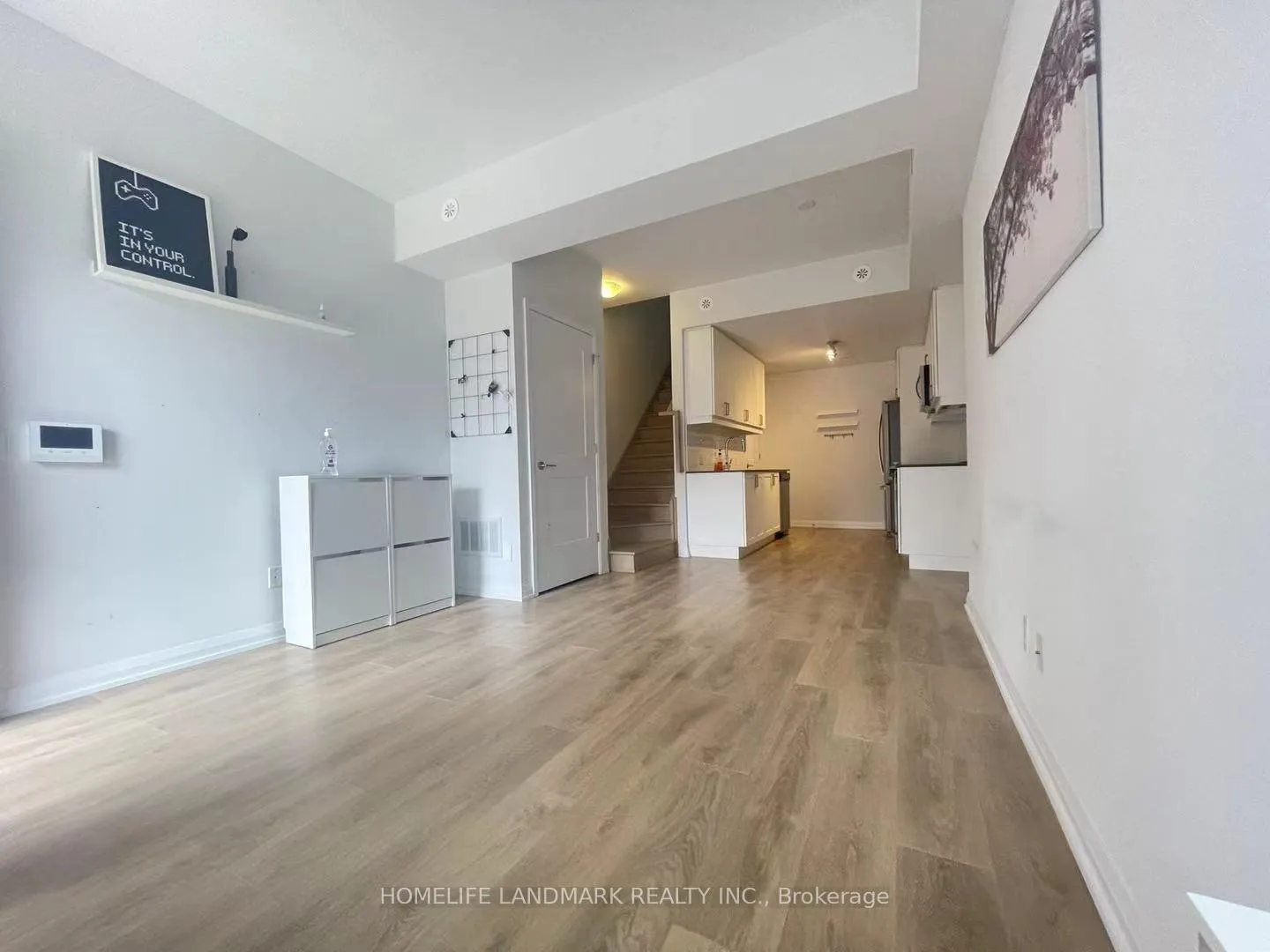 Photo 3 of Unit Th 60, 1060 Portage Parkway, Vaughan, Concord — HOMEH