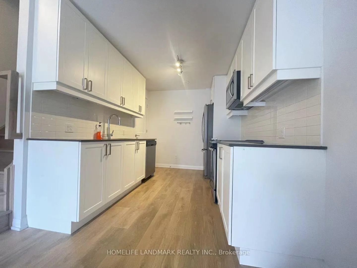 Photo 4 of Unit Th 60, 1060 Portage Parkway, Vaughan, Concord — HOMEH