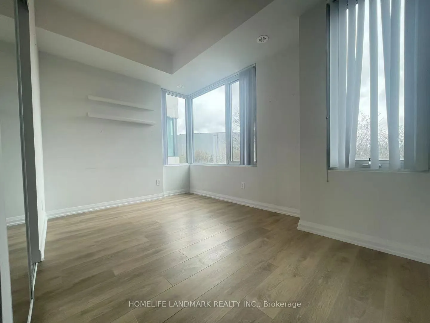 Photo 9 of Unit Th 60, 1060 Portage Parkway, Vaughan, Concord — HOMEH