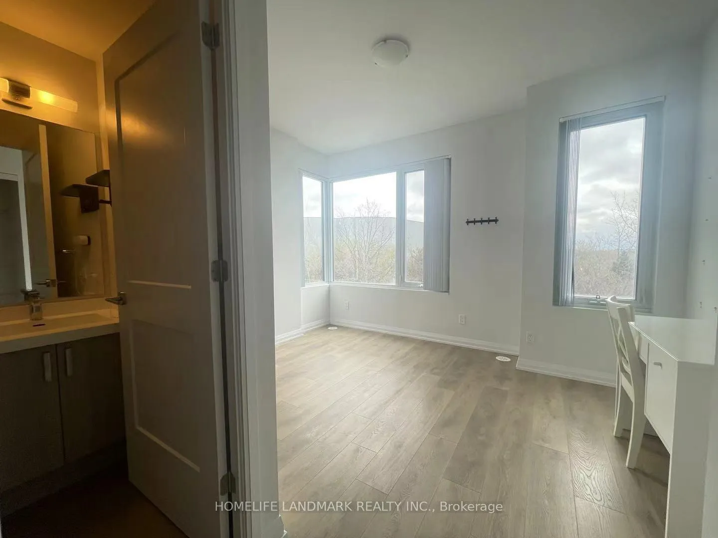 Photo 12 of Unit Th 60, 1060 Portage Parkway, Vaughan, Concord — HOMEH