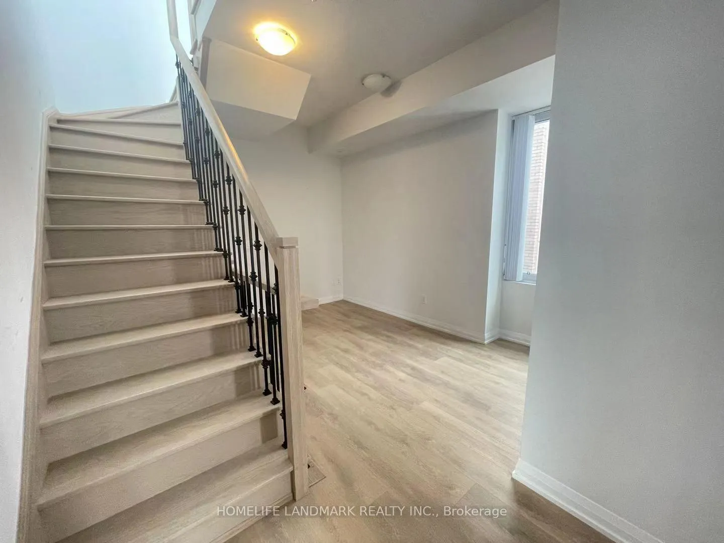 Photo 17 of Unit Th 60, 1060 Portage Parkway, Vaughan, Concord — HOMEH