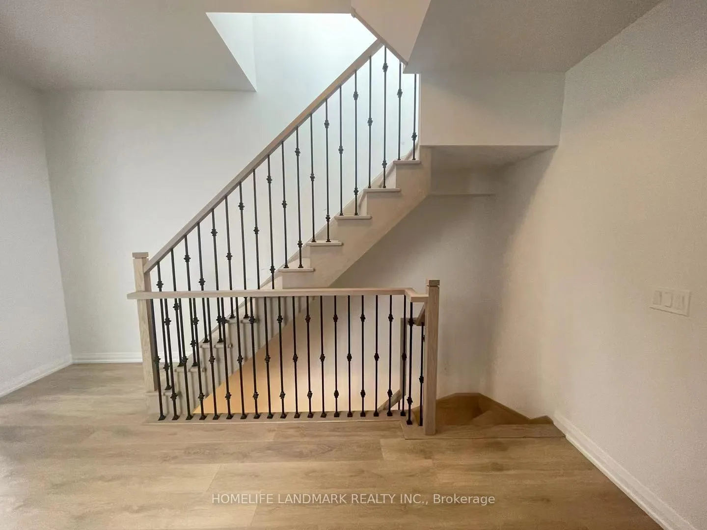Photo 18 of Unit Th 60, 1060 Portage Parkway, Vaughan, Concord — HOMEH