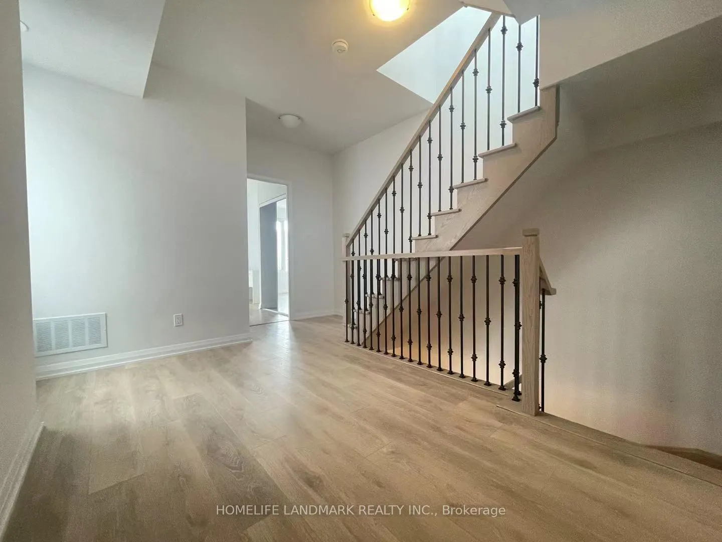 Photo 19 of Unit Th 60, 1060 Portage Parkway, Vaughan, Concord — HOMEH