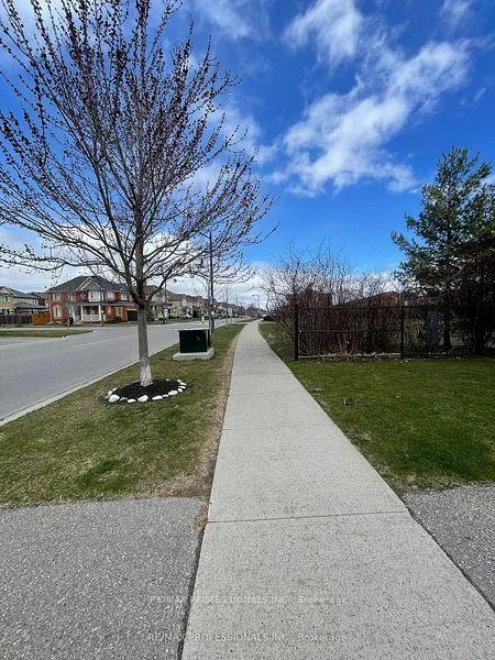 Photo 3 of 272 Leiterman Drive, Milton, Willmott — HOMEH