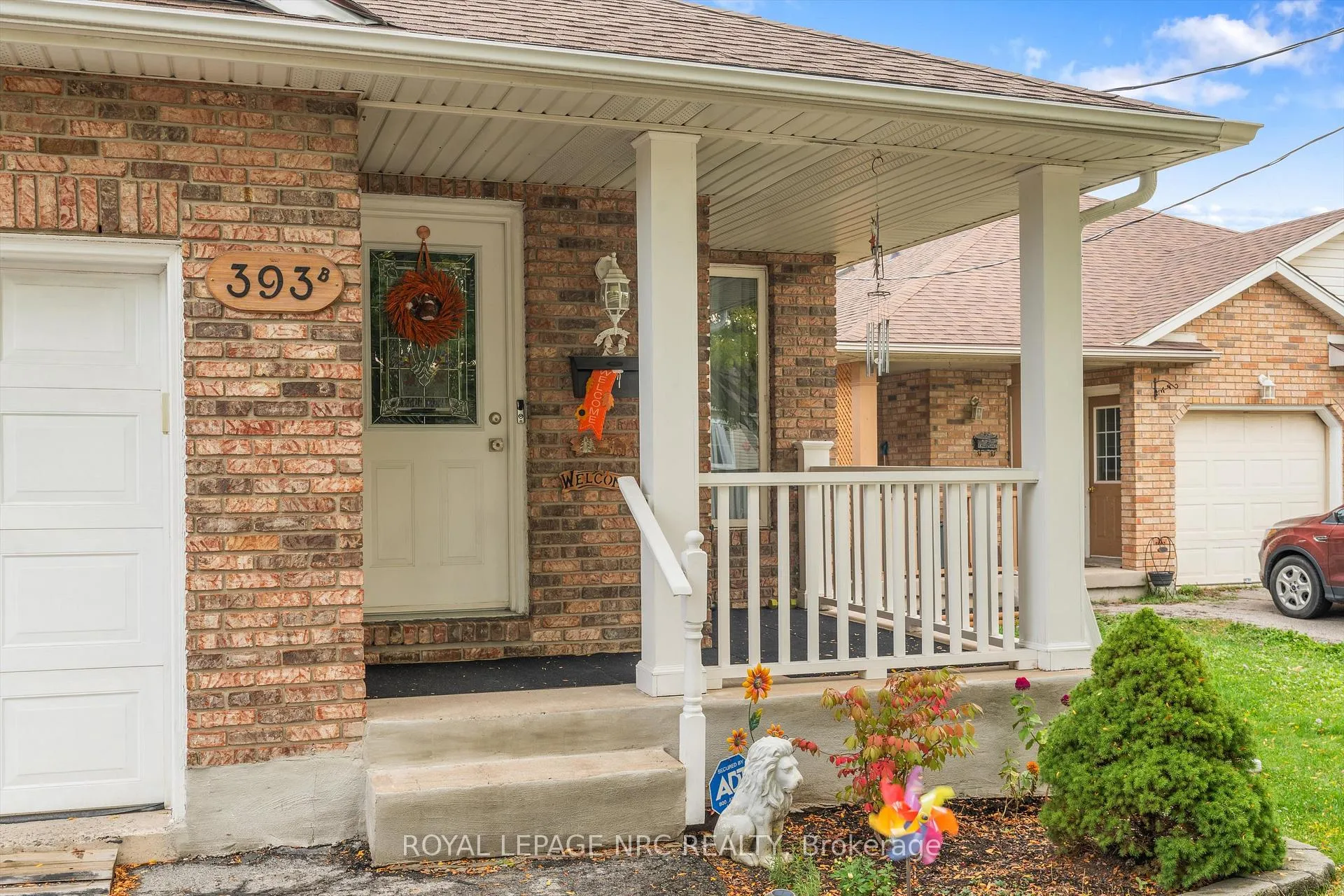 Photo 3 of Unit B, 393 Glendale Avenue, St. Catharines, Secord Woods — HOMEH