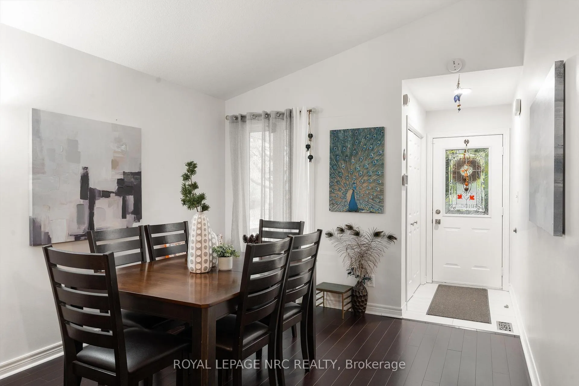 Photo 5 of Unit B, 393 Glendale Avenue, St. Catharines, Secord Woods — HOMEH