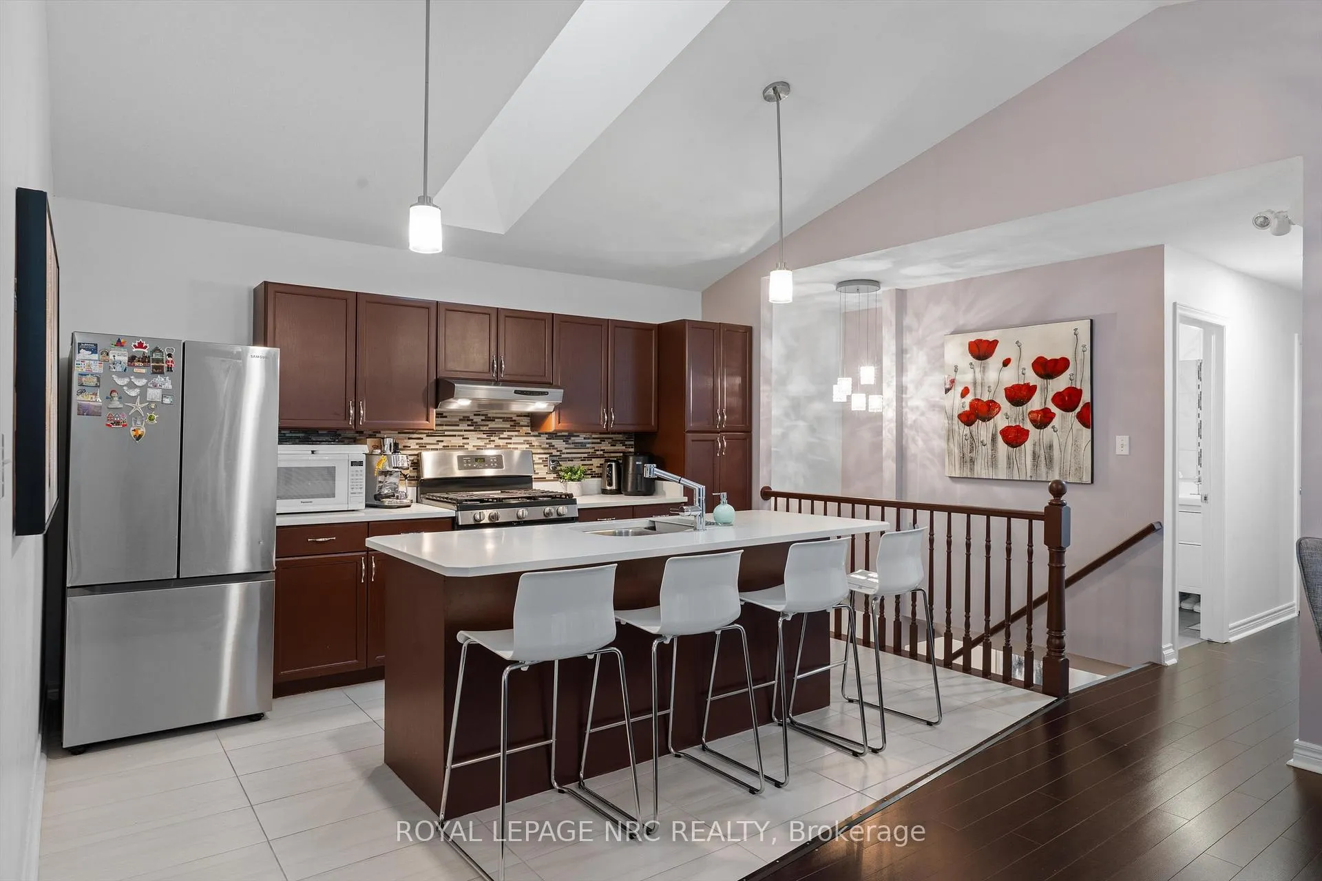 Photo 6 of Unit B, 393 Glendale Avenue, St. Catharines, Secord Woods — HOMEH