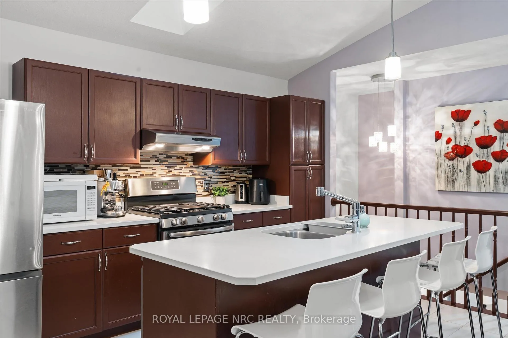 Photo 7 of Unit B, 393 Glendale Avenue, St. Catharines, Secord Woods — HOMEH