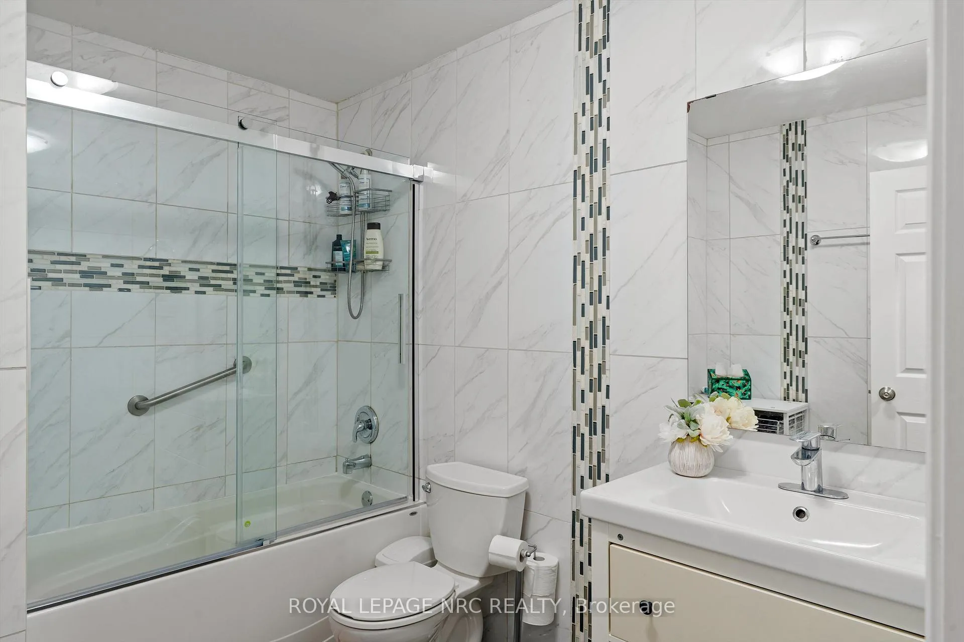 Photo 13 of Unit B, 393 Glendale Avenue, St. Catharines, Secord Woods — HOMEH
