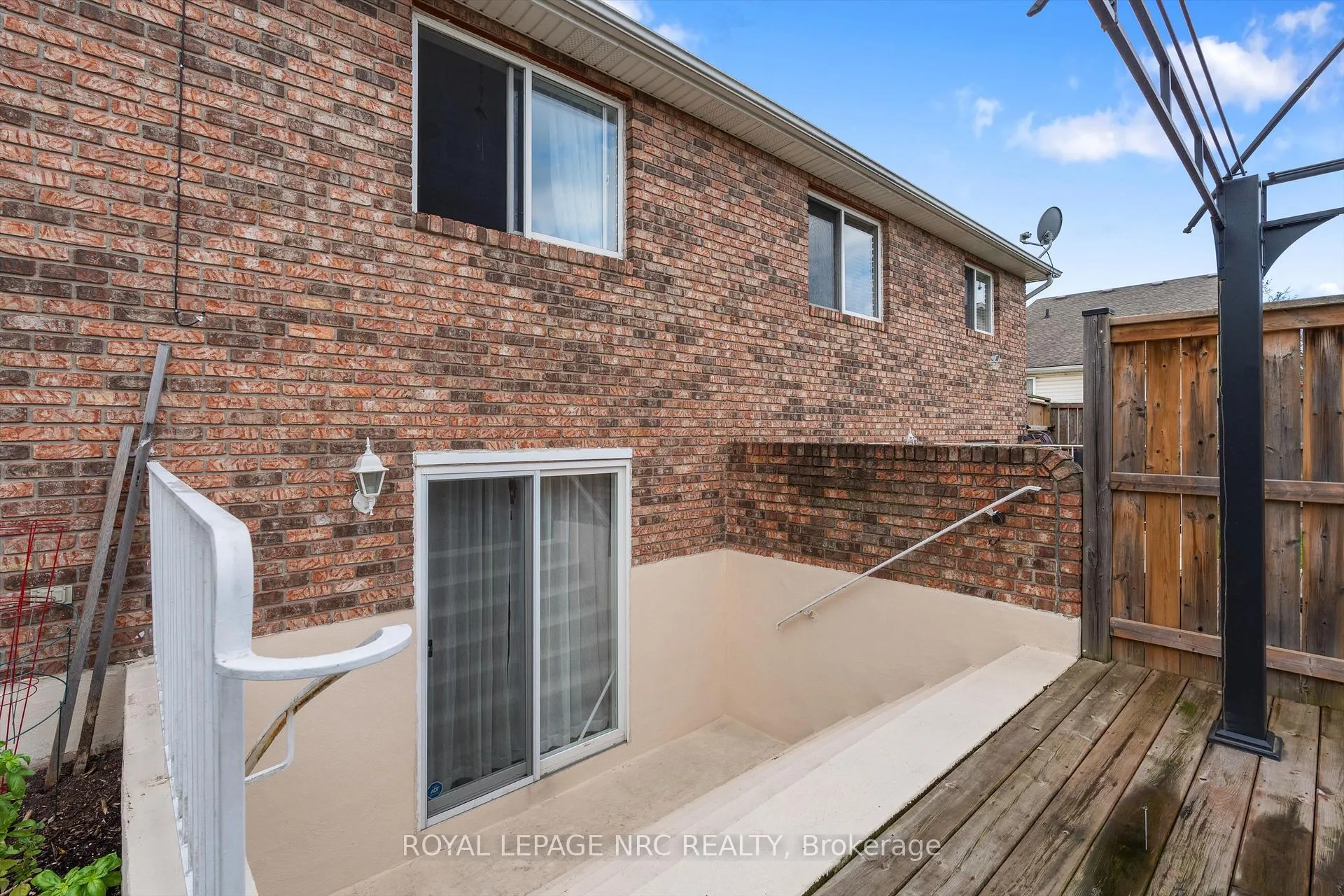 Photo 32 of Unit B, 393 Glendale Avenue, St. Catharines, Secord Woods — HOMEH