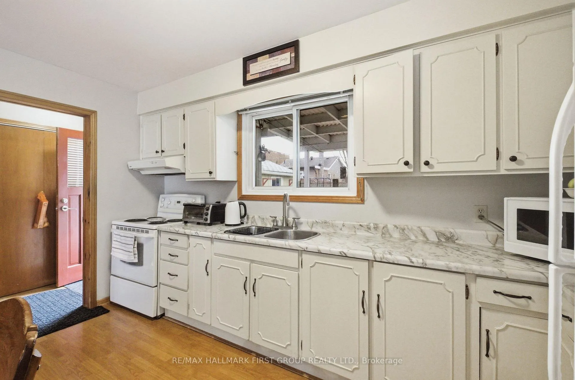 Photo 5 of 17 Brock Street, Ajax, Central — HOMEH