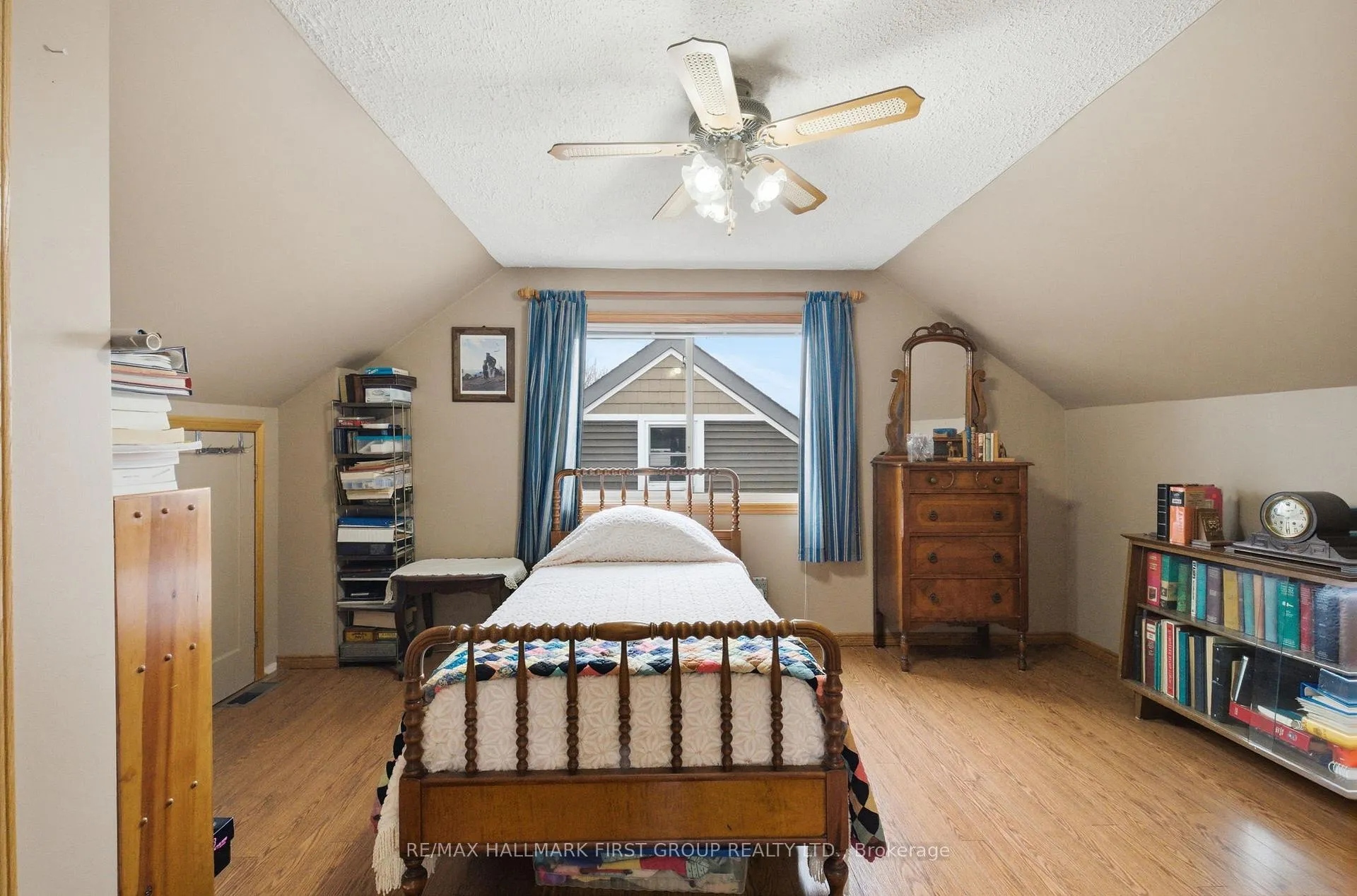 Photo 13 of 17 Brock Street, Ajax, Central — HOMEH