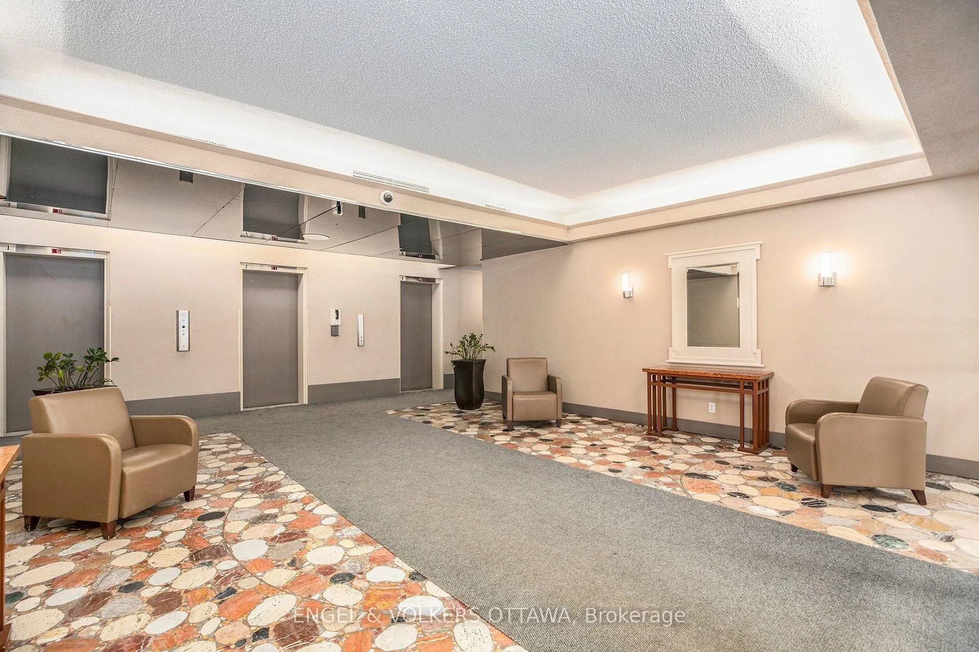 Photo 4 of Unit 404, 1785 Frobisher Lane, Ottawa, Riverview Park — HOMEH