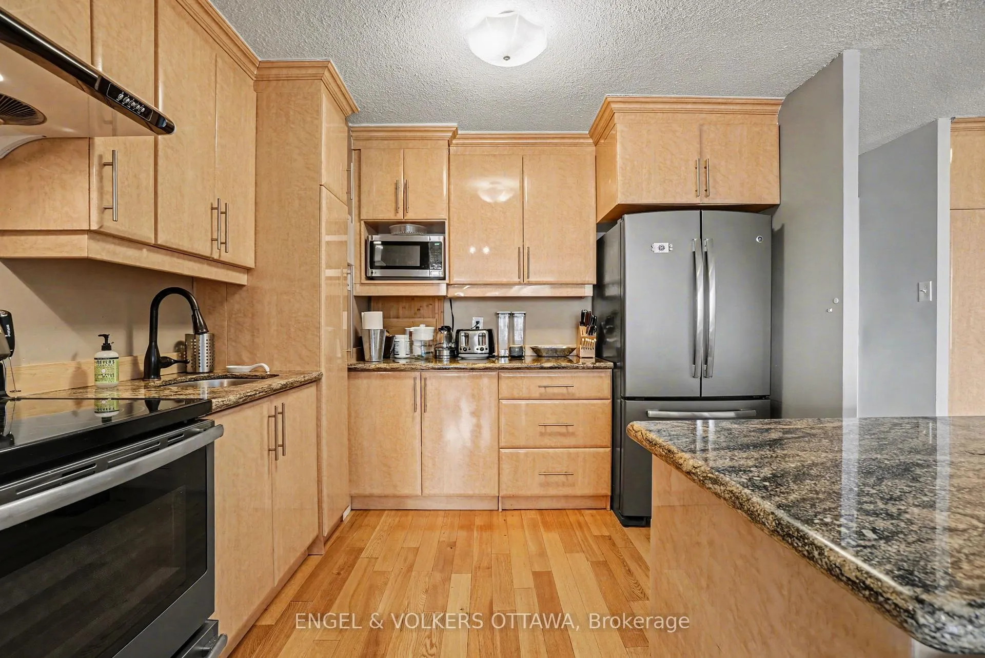 Photo 8 of Unit 404, 1785 Frobisher Lane, Ottawa, Riverview Park — HOMEH