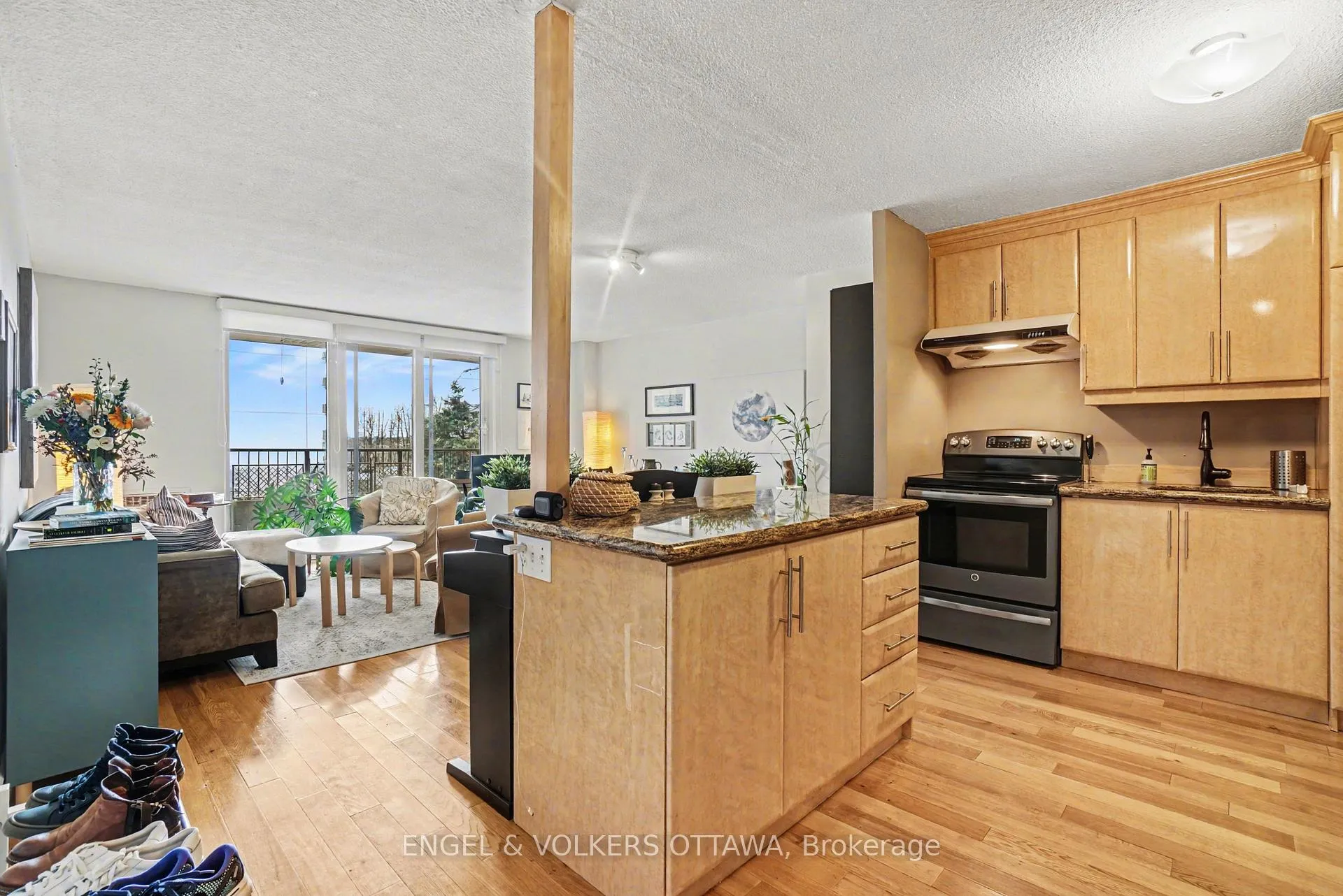Photo 10 of Unit 404, 1785 Frobisher Lane, Ottawa, Riverview Park — HOMEH