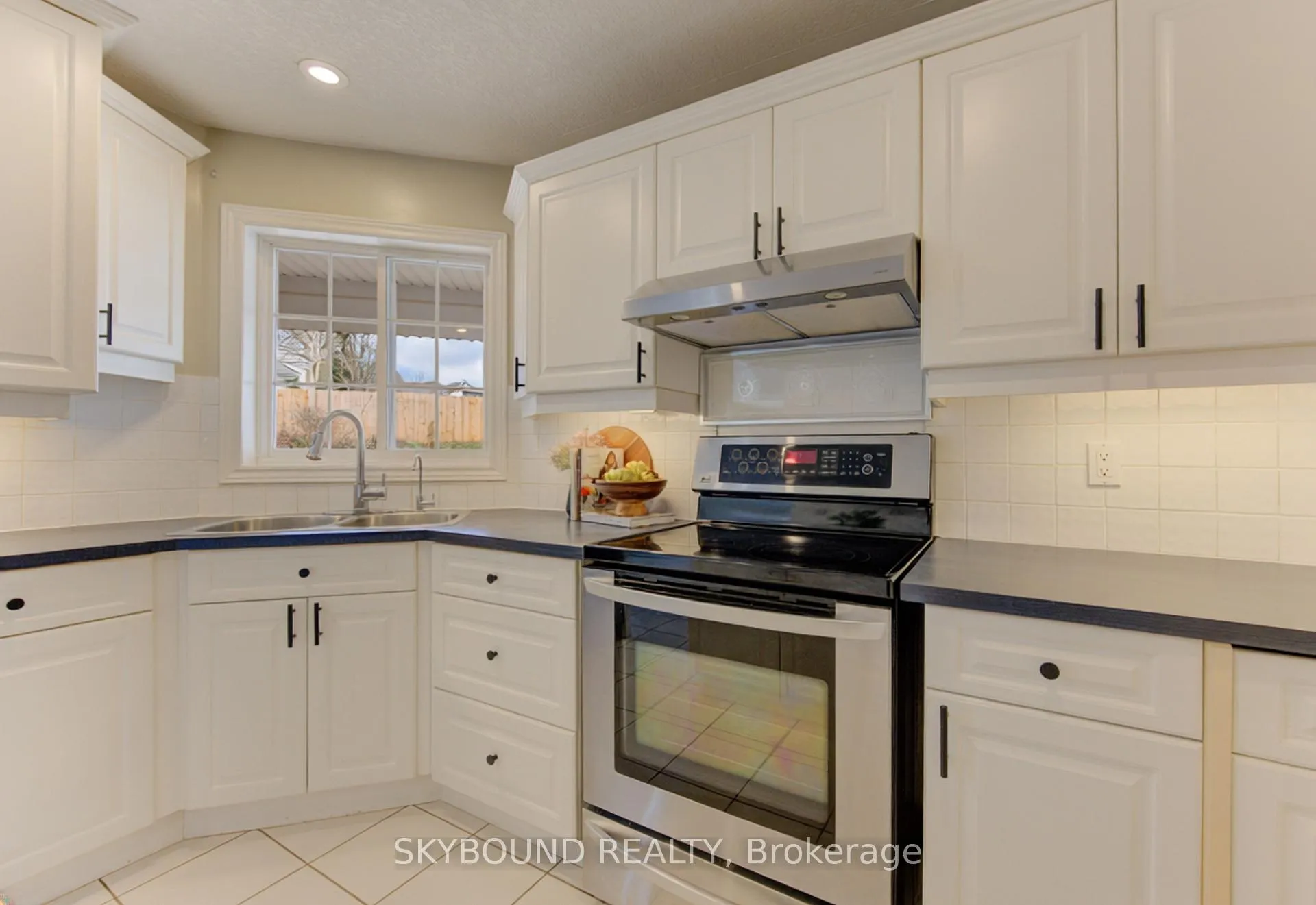 Photo 11 of 179 Bridgewater Crescent, Waterloo, Westvale — HOMEH