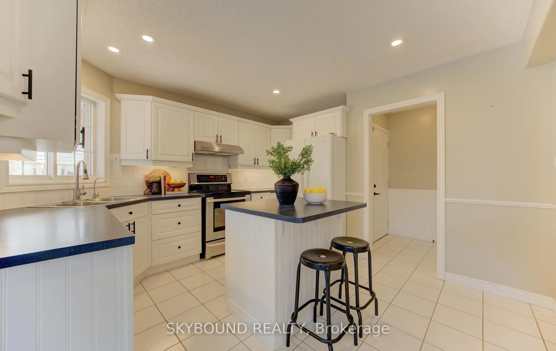 Photo 12 of 179 Bridgewater Crescent, Waterloo, Westvale — HOMEH