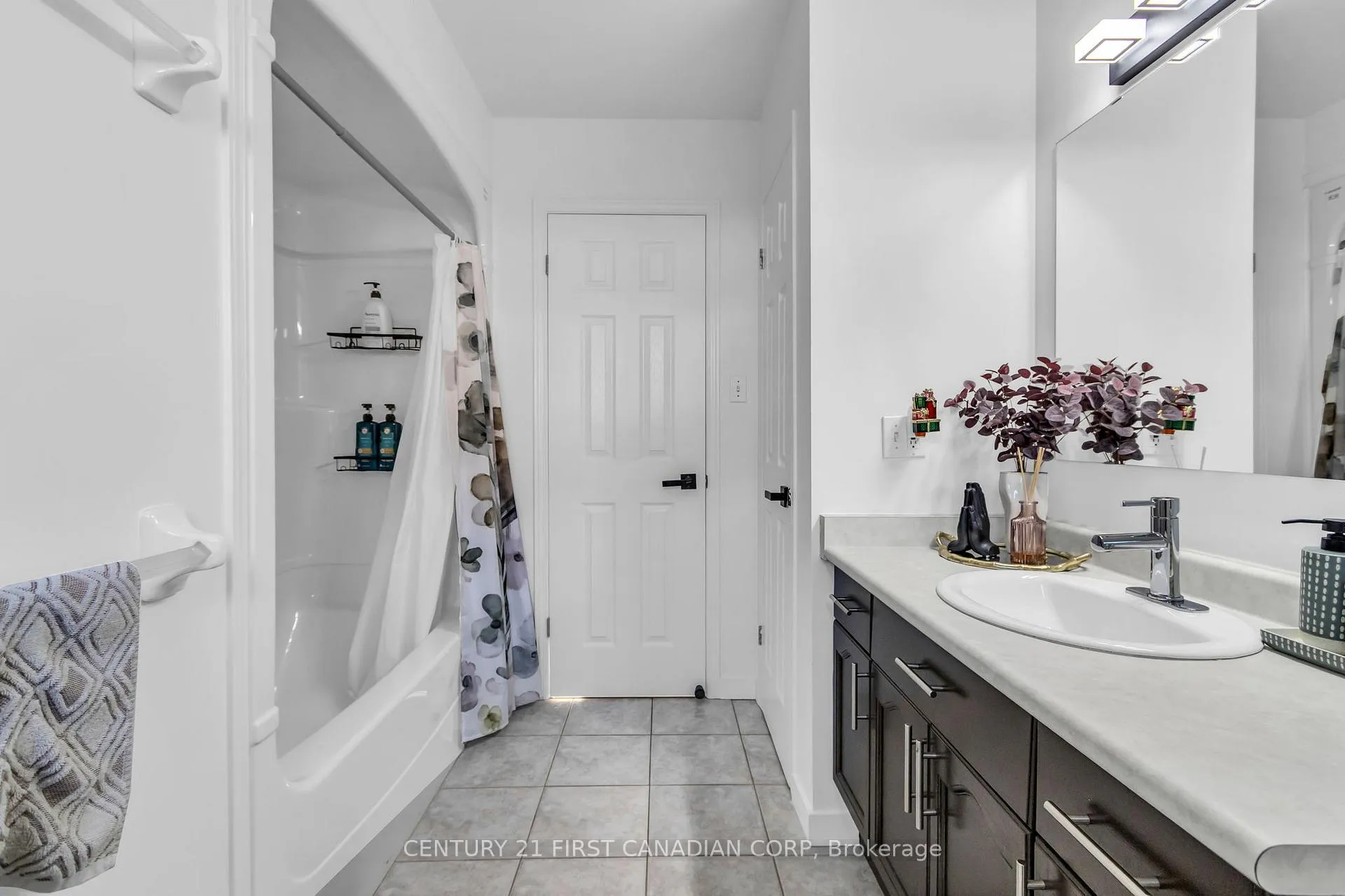 Photo 21 of 132 Jensen Road, London, East D — HOMEH