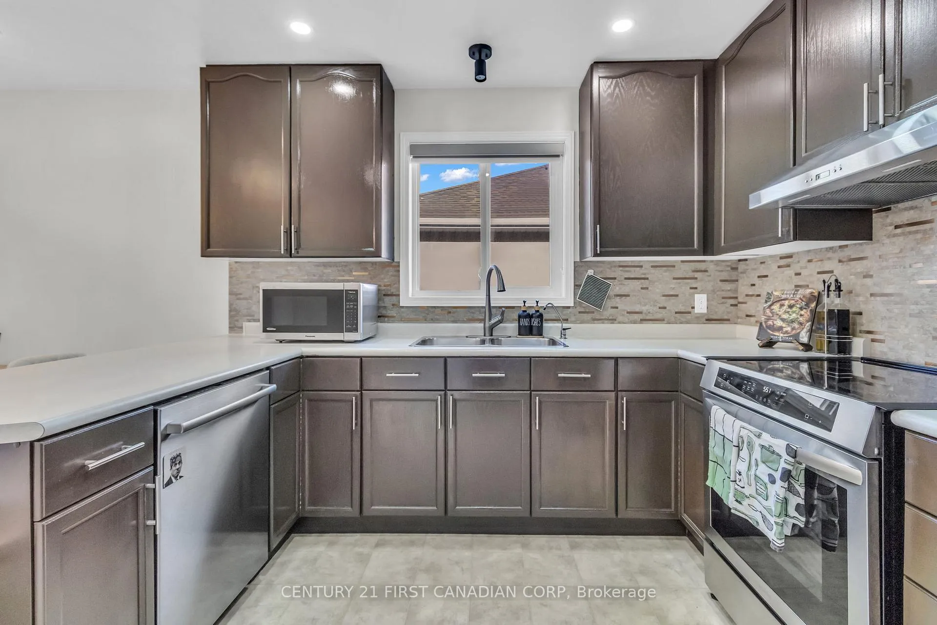 Photo 29 of 132 Jensen Road, London, East D — HOMEH