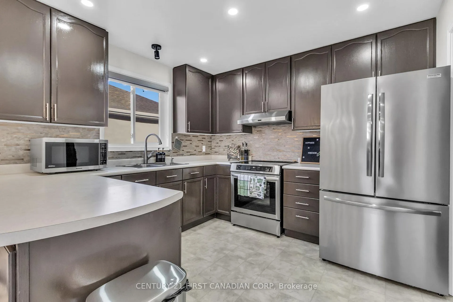Photo 30 of 132 Jensen Road, London, East D — HOMEH