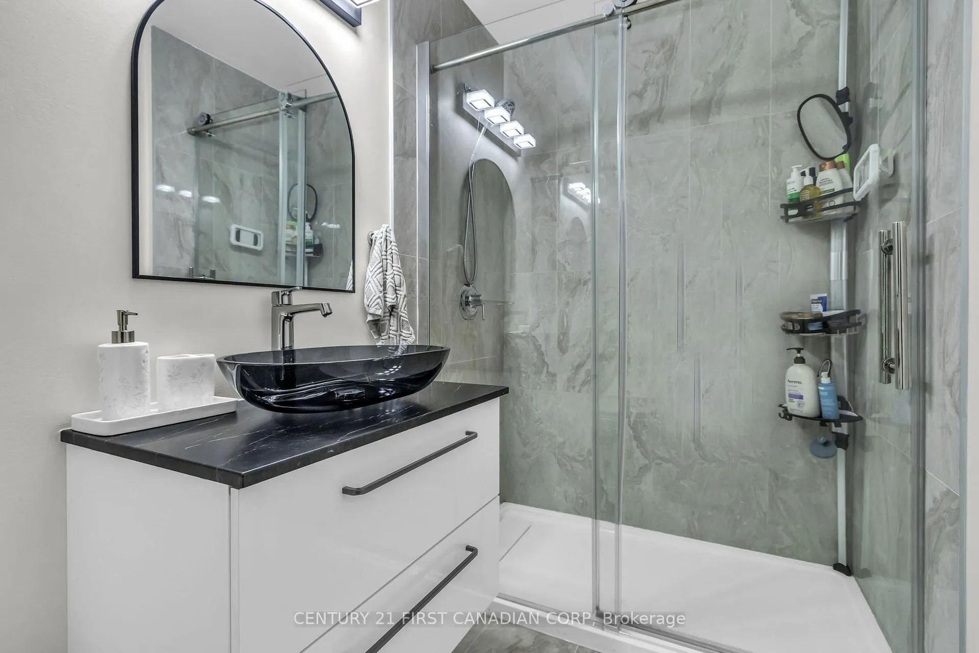 Photo 31 of 132 Jensen Road, London, East D — HOMEH
