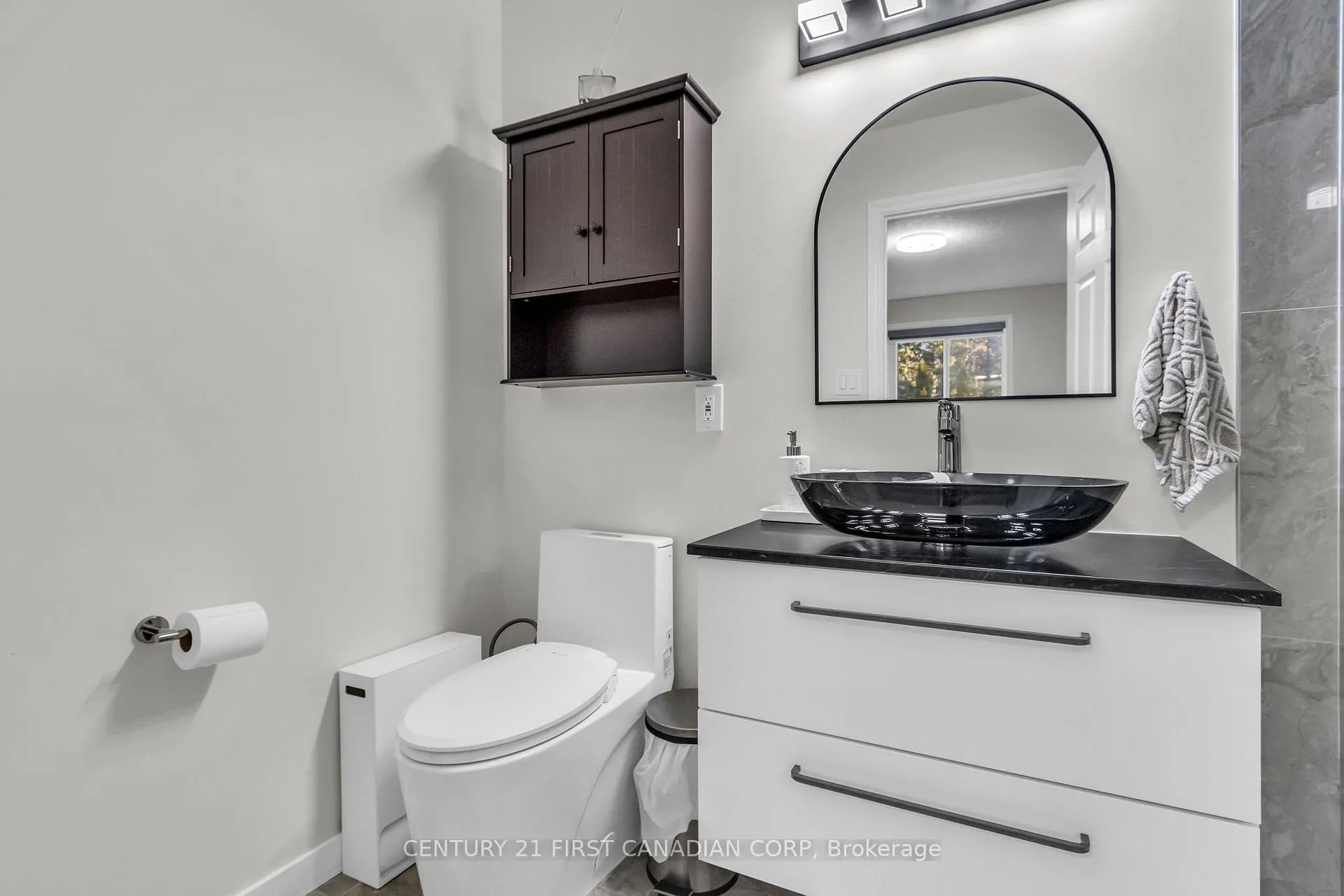 Photo 32 of 132 Jensen Road, London, East D — HOMEH