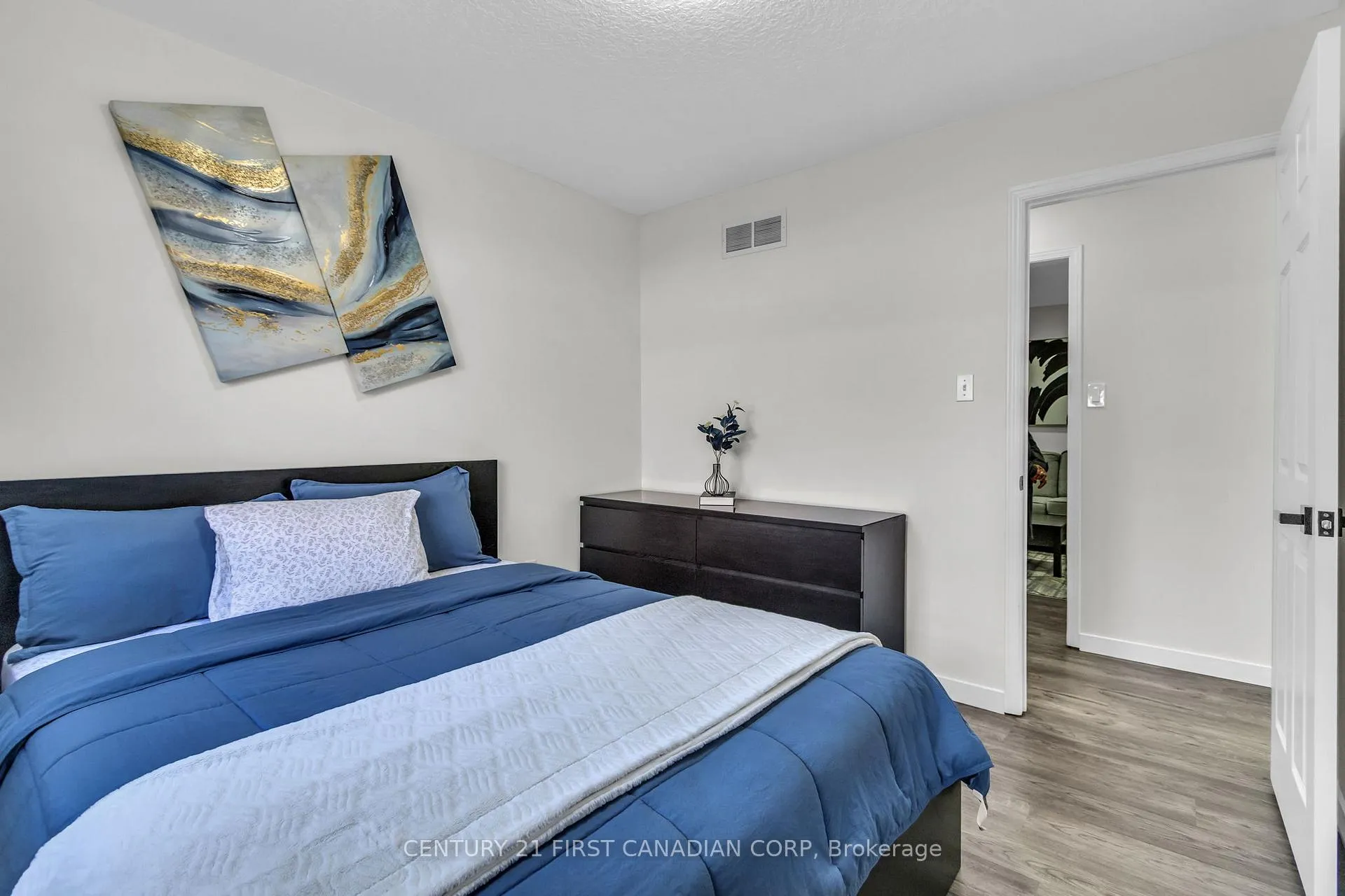 Photo 34 of 132 Jensen Road, London, East D — HOMEH