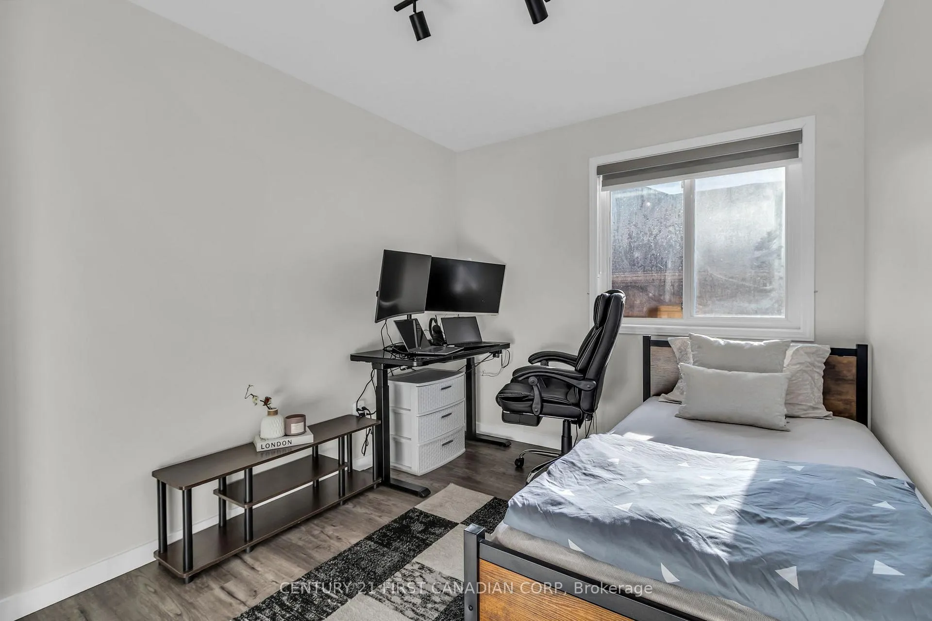 Photo 37 of 132 Jensen Road, London, East D — HOMEH