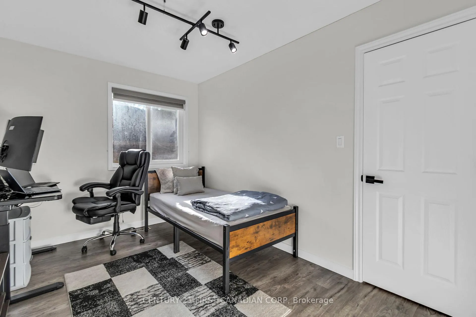 Photo 38 of 132 Jensen Road, London, East D — HOMEH