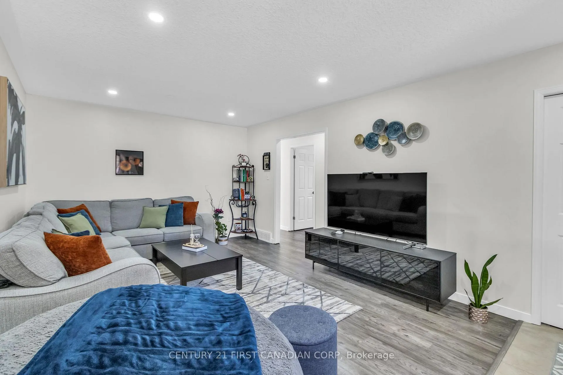Photo 42 of 132 Jensen Road, London, East D — HOMEH