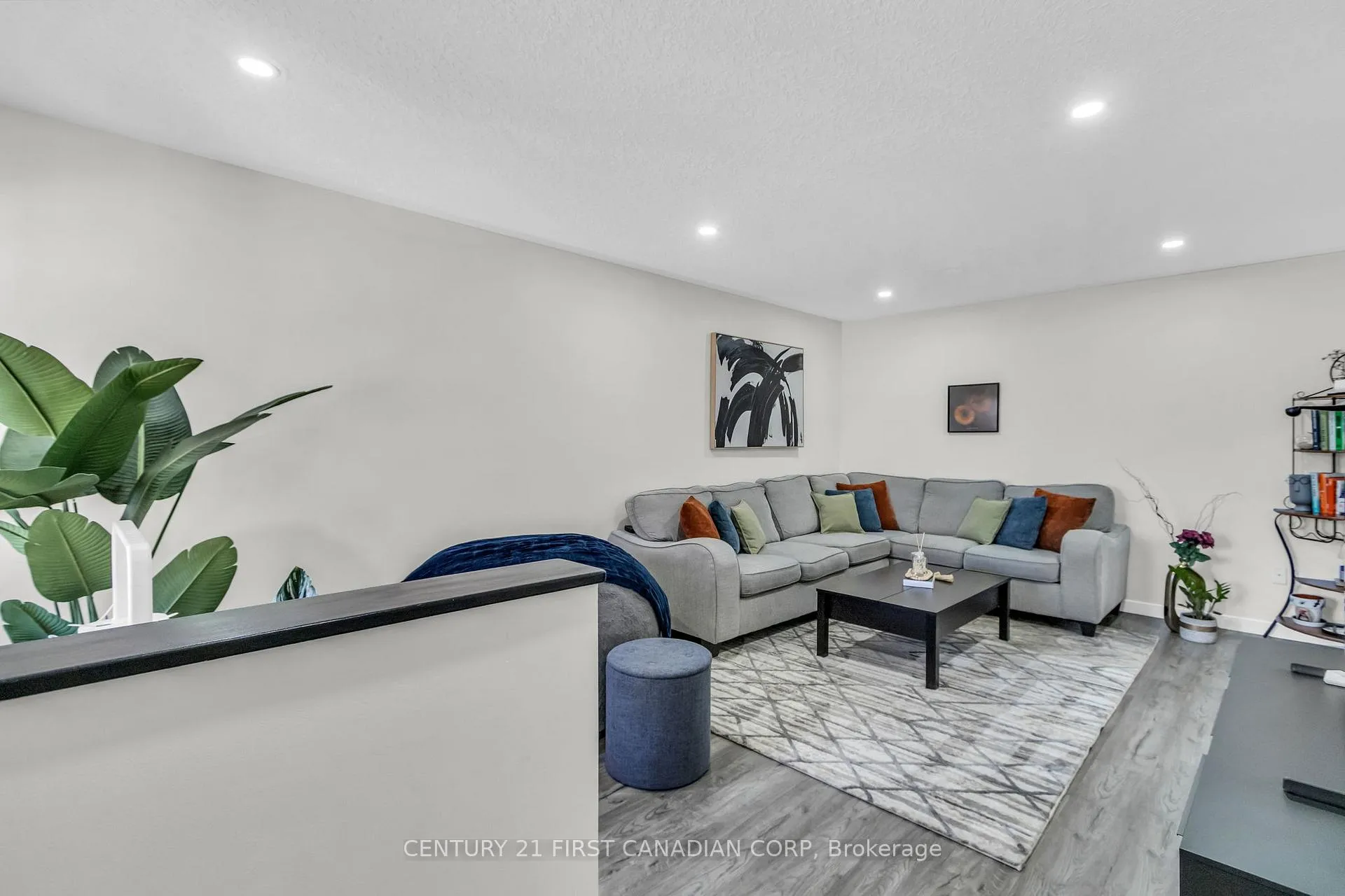 Photo 43 of 132 Jensen Road, London, East D — HOMEH