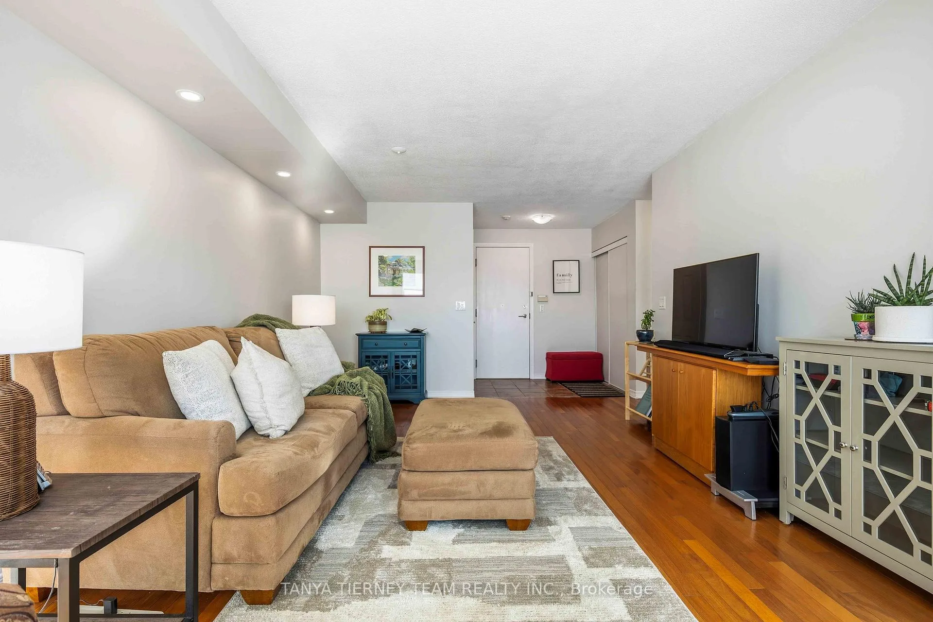 Photo 11 of Unit 903, 340 Watson Street W, Whitby, Port Whitby — HOMEH