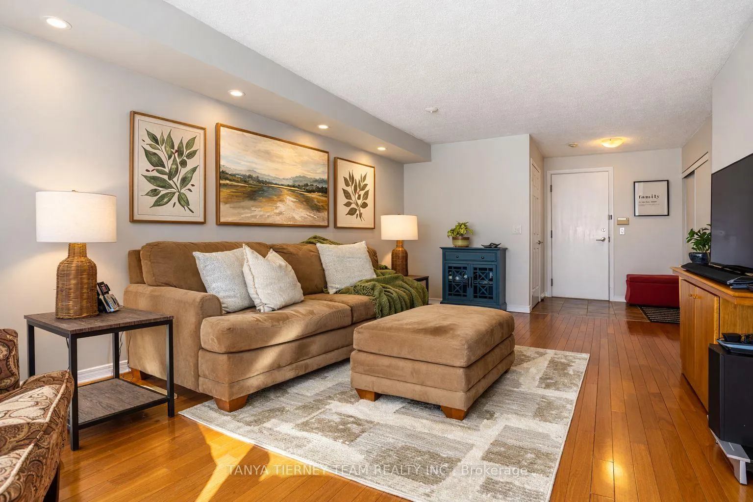 Photo 13 of Unit 903, 340 Watson Street W, Whitby, Port Whitby — HOMEH