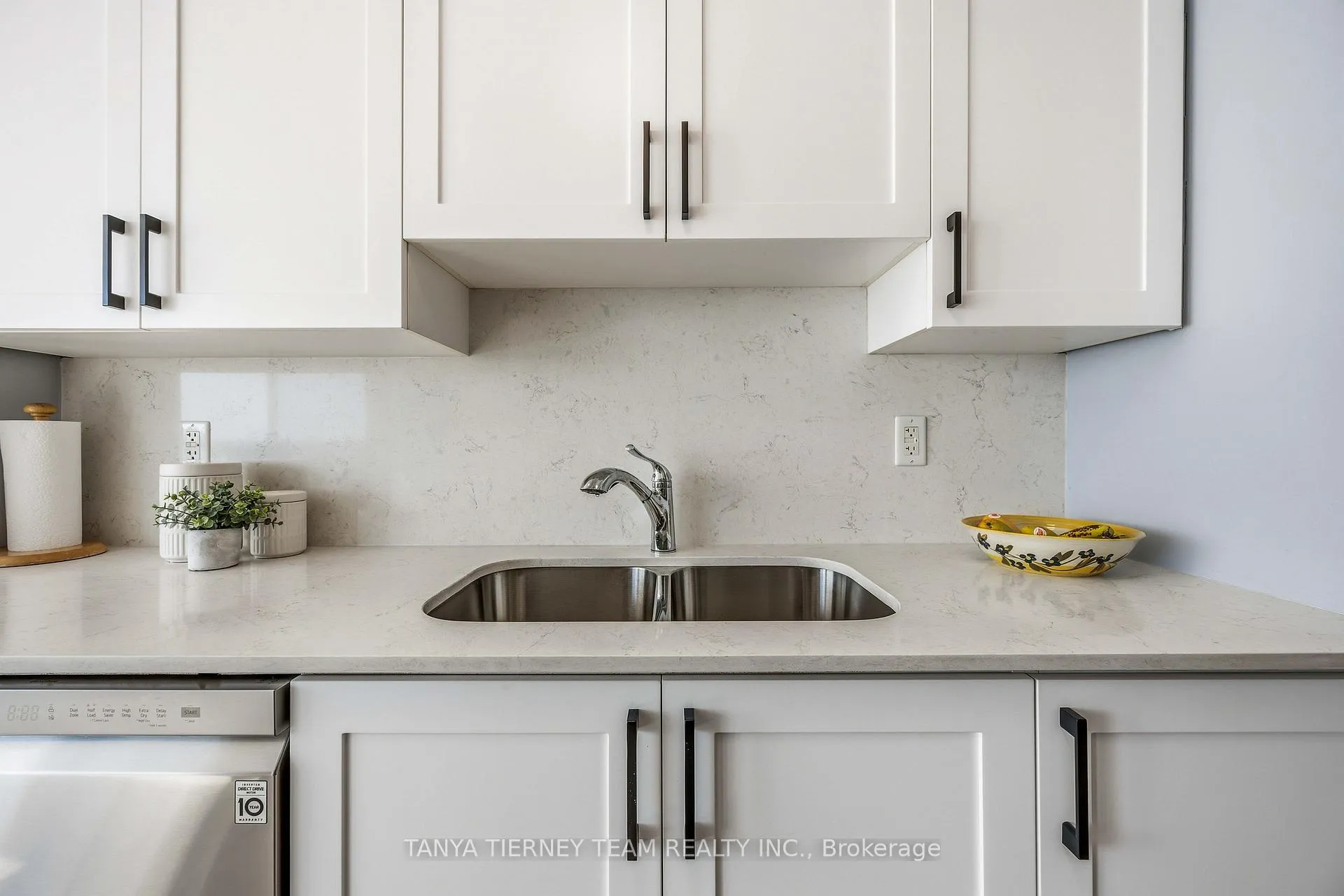 Photo 17 of Unit 903, 340 Watson Street W, Whitby, Port Whitby — HOMEH