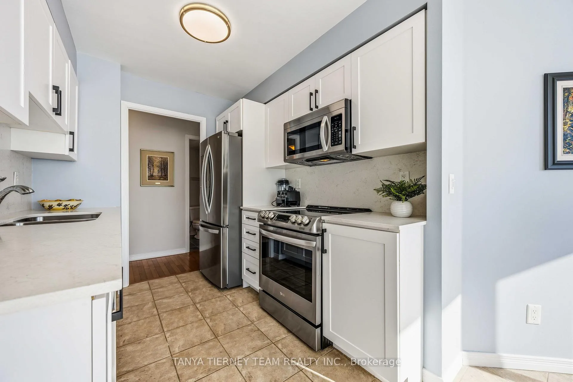 Photo 19 of Unit 903, 340 Watson Street W, Whitby, Port Whitby — HOMEH