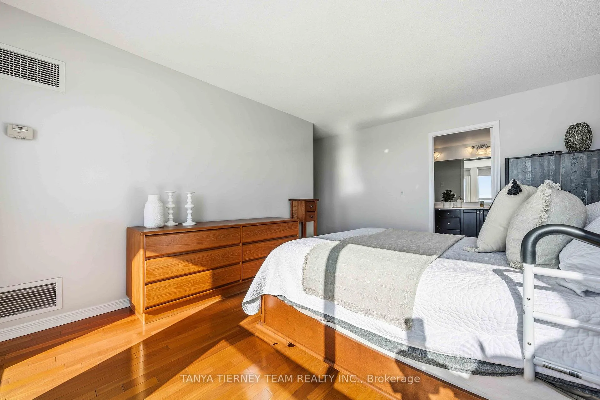 Photo 26 of Unit 903, 340 Watson Street W, Whitby, Port Whitby — HOMEH