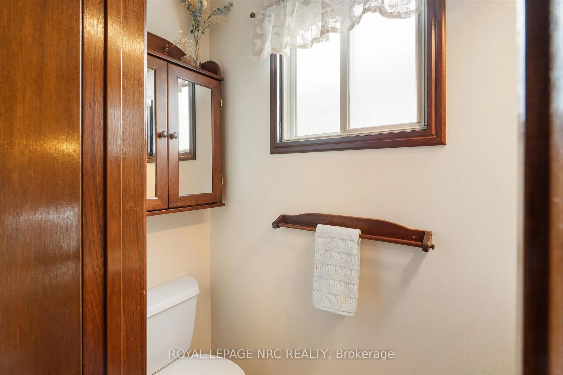 Photo 10 of 163 Pine Street S, Thorold, Thorold Downtown — HOMEH