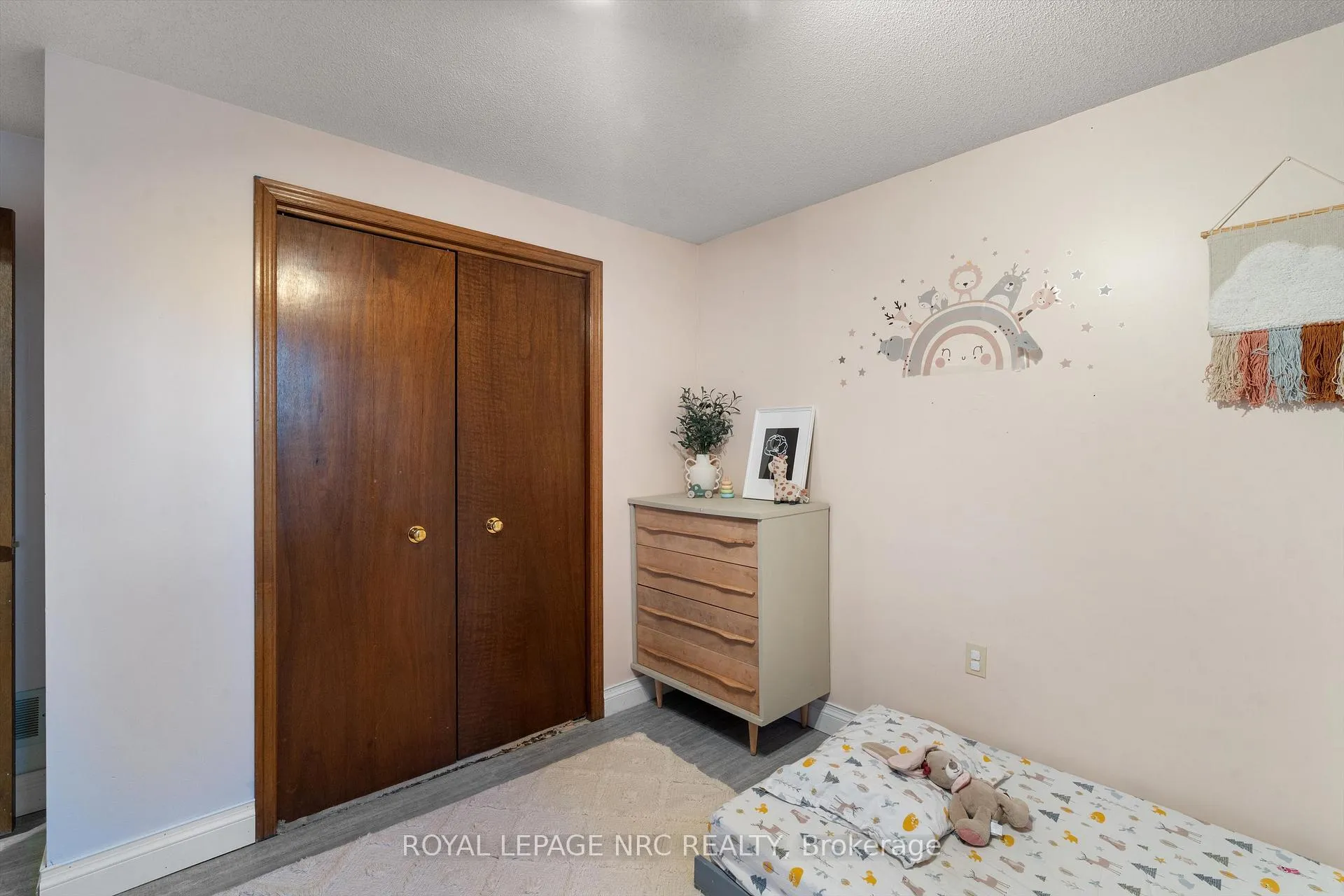 Photo 14 of 163 Pine Street S, Thorold, Thorold Downtown — HOMEH