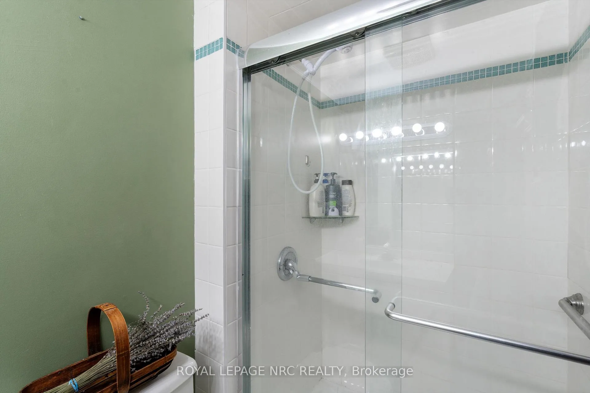 Photo 16 of 163 Pine Street S, Thorold, Thorold Downtown — HOMEH